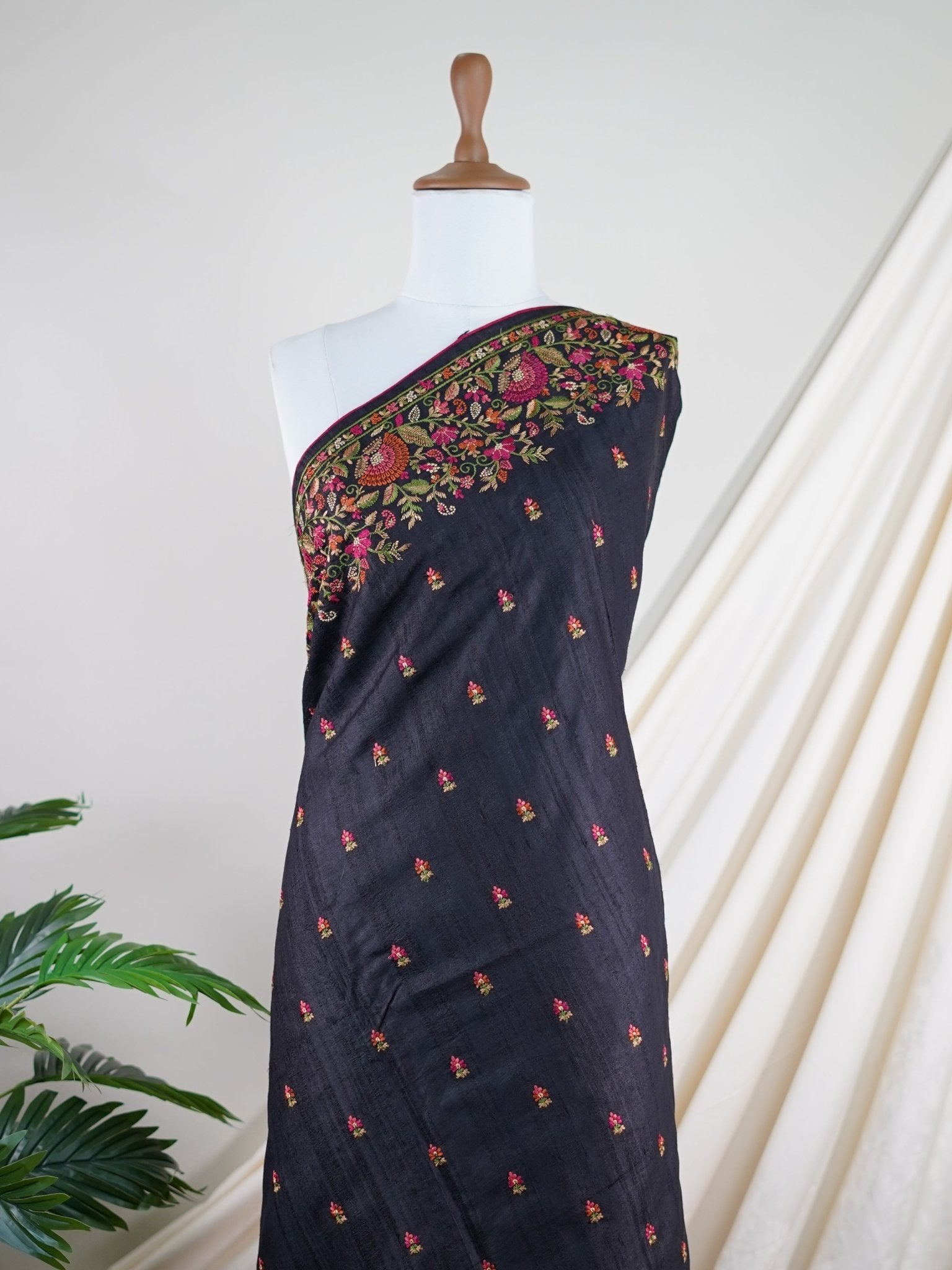 Tussars Black 100% Pure Tussar - Manoranjitham Weaves - Handloom Store