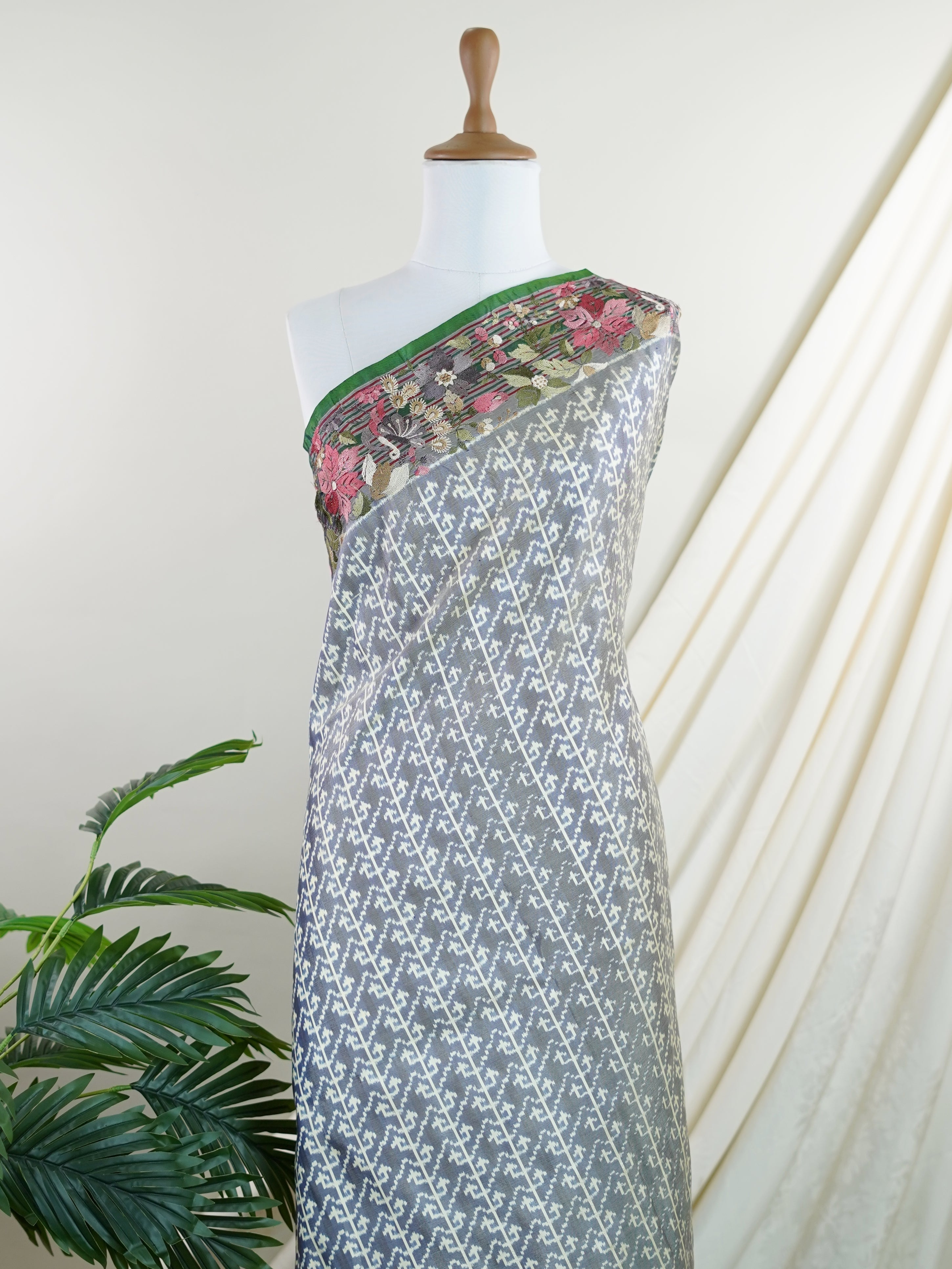 Pochampally Grey 100% Pure Silk - Manoranjitham Weaves - Handloom Store