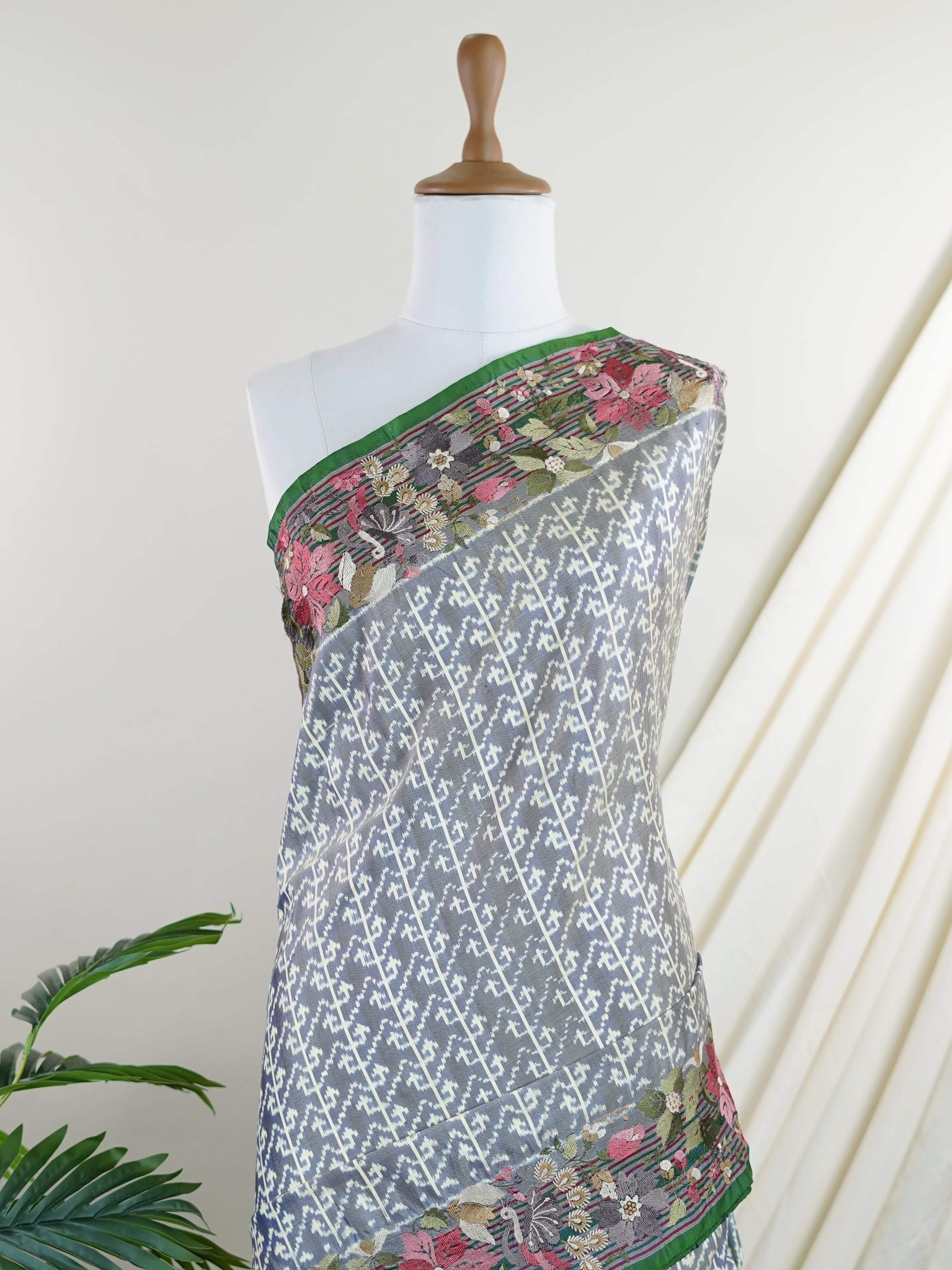 Pochampally Grey 100% Pure Silk - Manoranjitham Weaves - Handloom Store