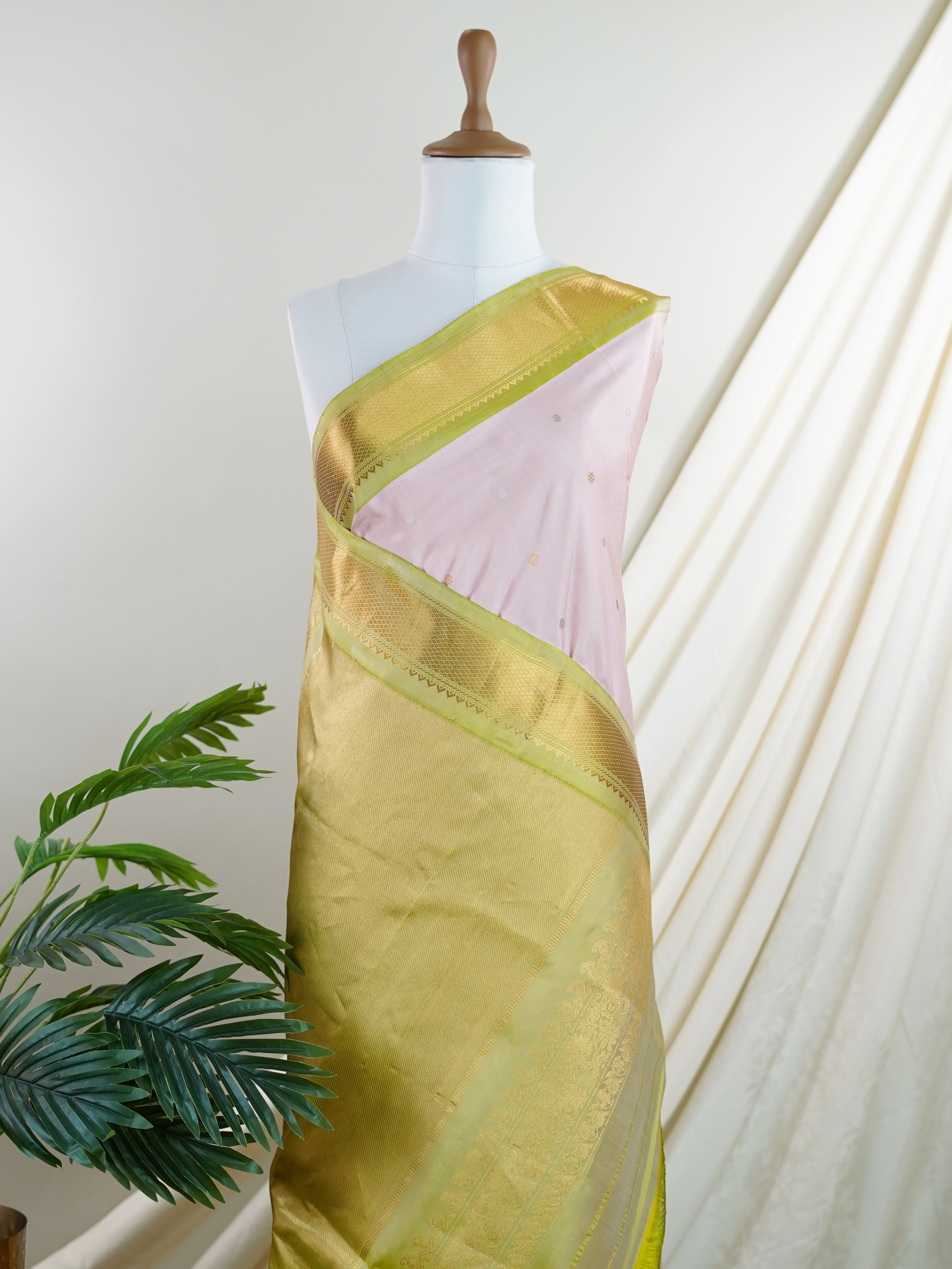 Gadwal Silk Dusty Pink 100% Pure Silk - Manoranjitham Weaves - Handloom Store