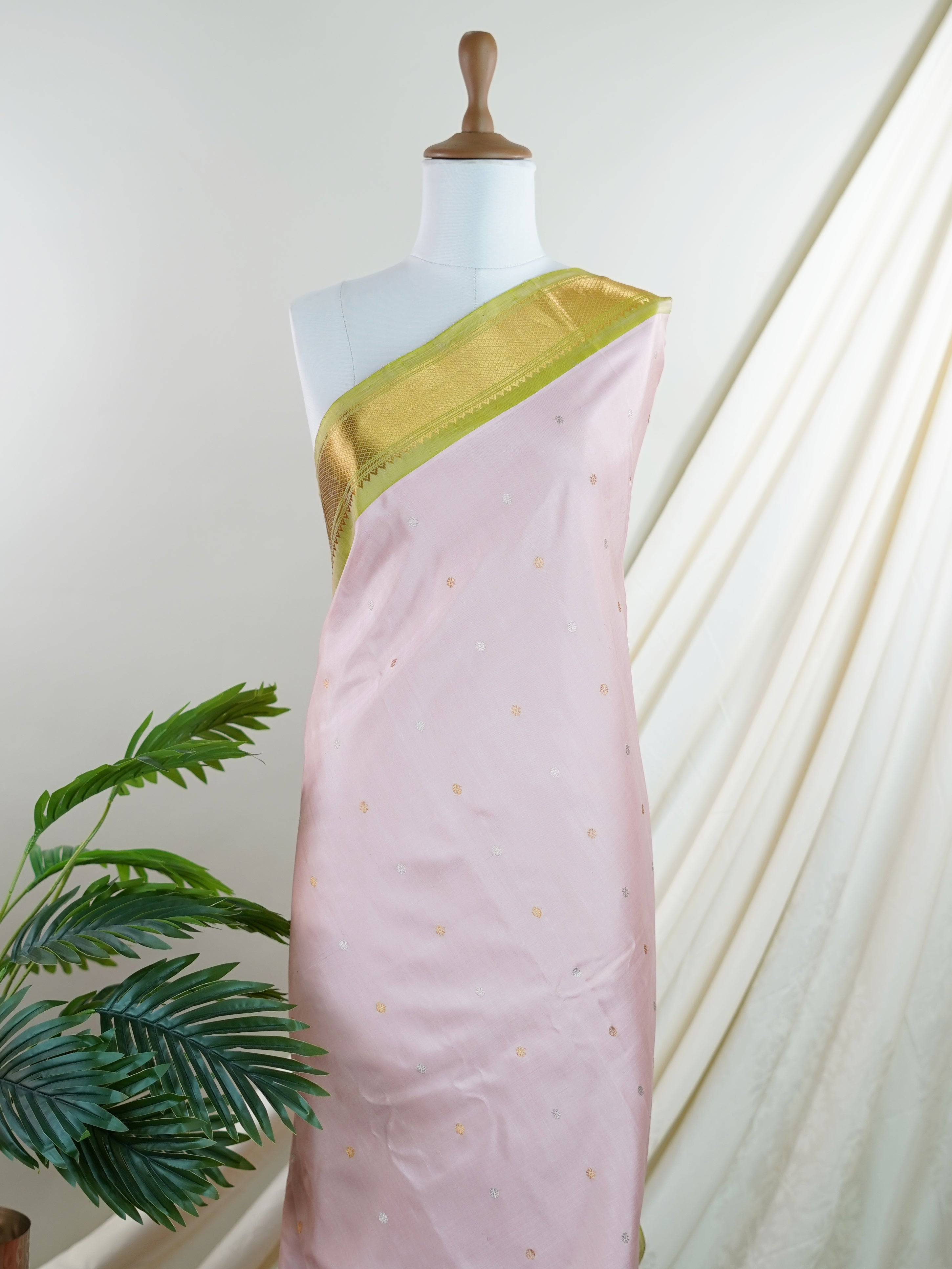 Gadwal Silk Dusty Pink 100% Pure Silk - Manoranjitham Weaves - Handloom Store