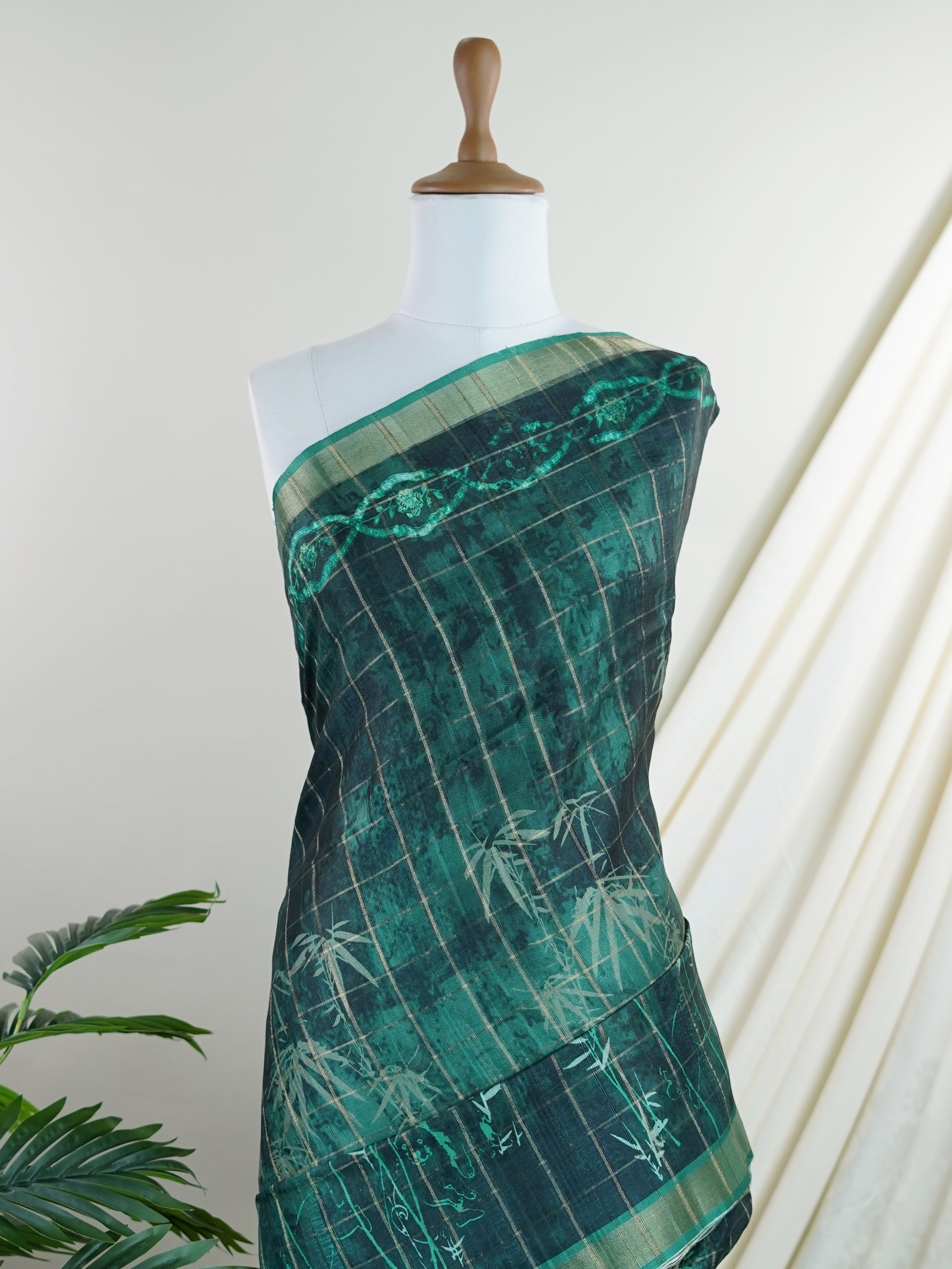 Tussars Black Semi Tussar - Manoranjitham Weaves - Handloom Store