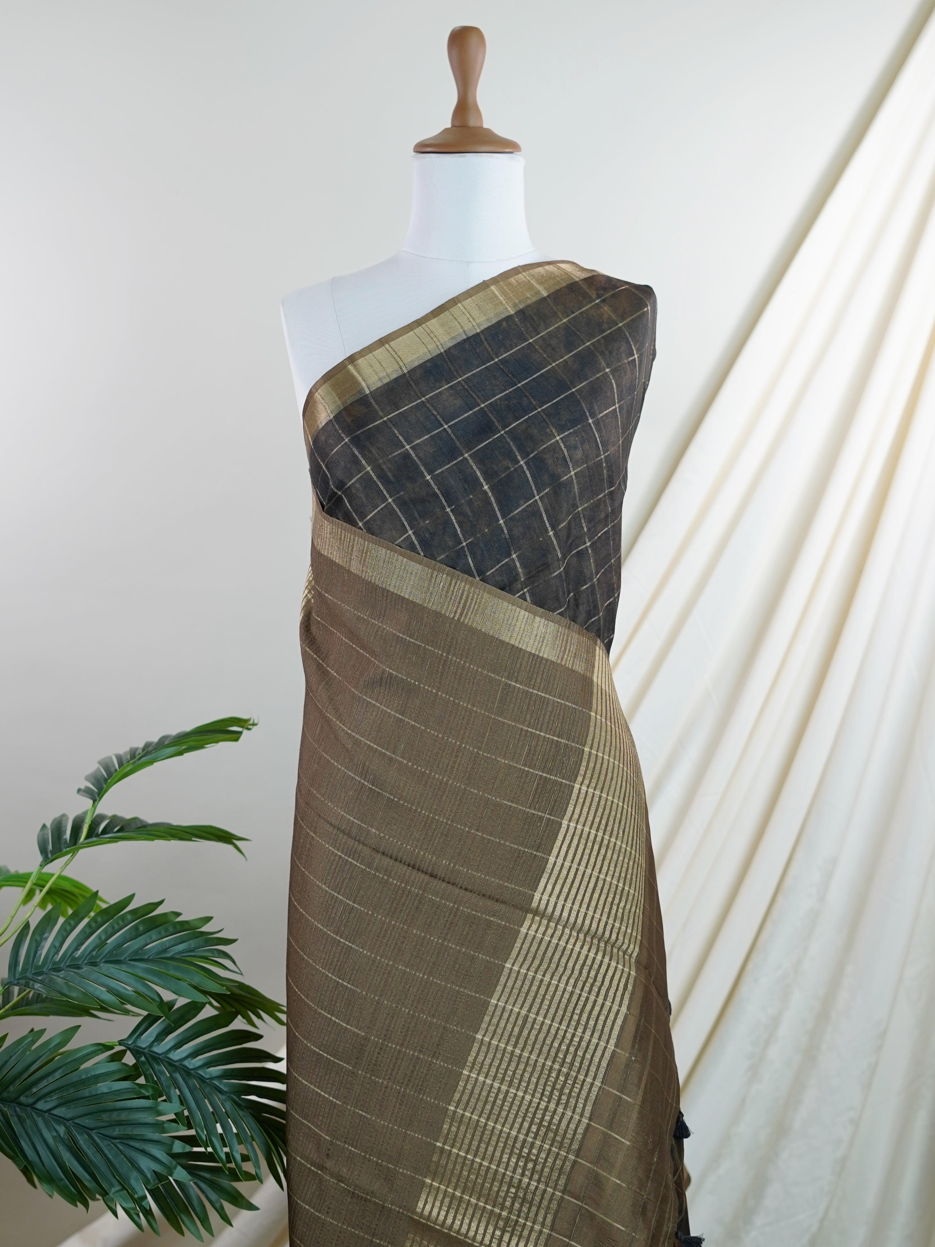 Tussars Black Semi Tussar - Manoranjitham Weaves - Handloom Store