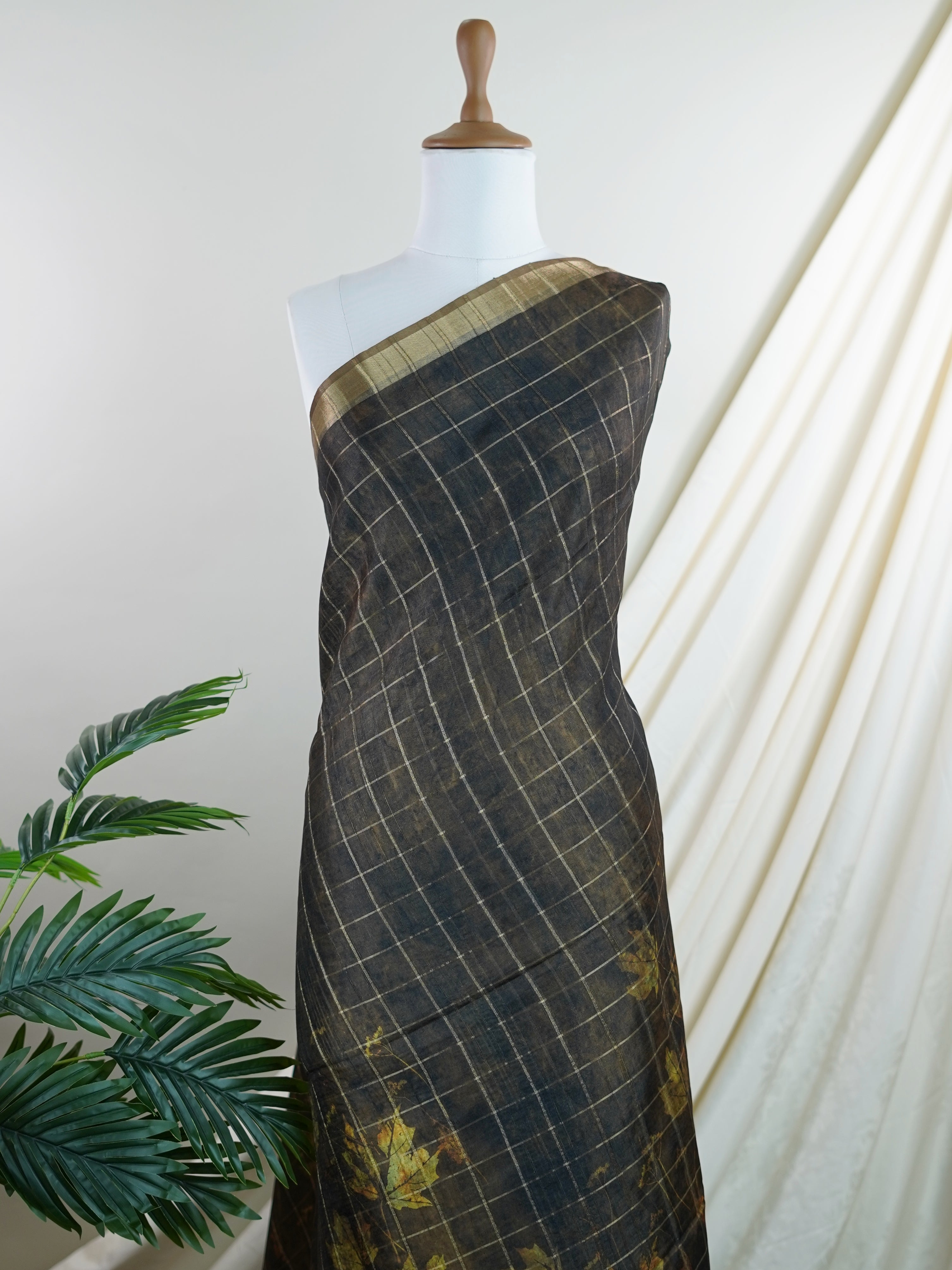 Tussars Black Semi Tussar - Manoranjitham Weaves - Handloom Store