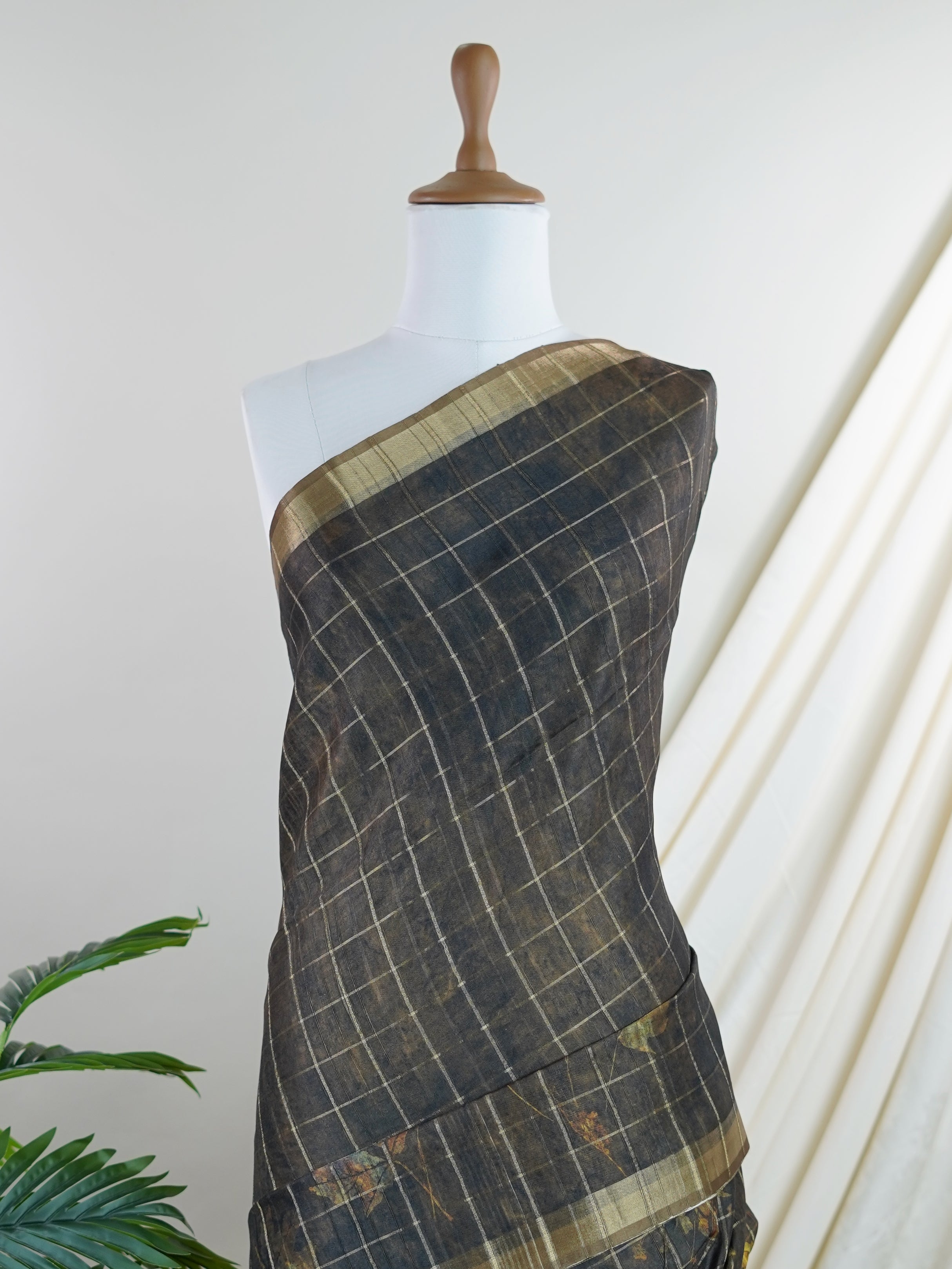 Tussars Black Semi Tussar - Manoranjitham Weaves - Handloom Store