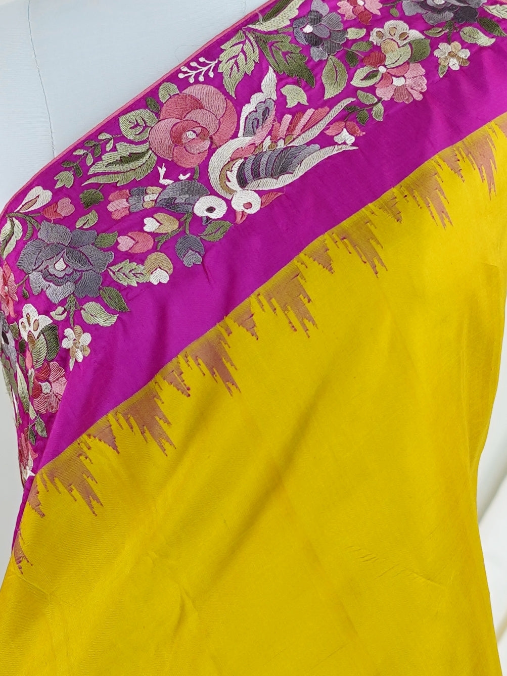 Gadwal Silk Yellow 100% Pure Silk - Manoranjitham Weaves - Handloom Store