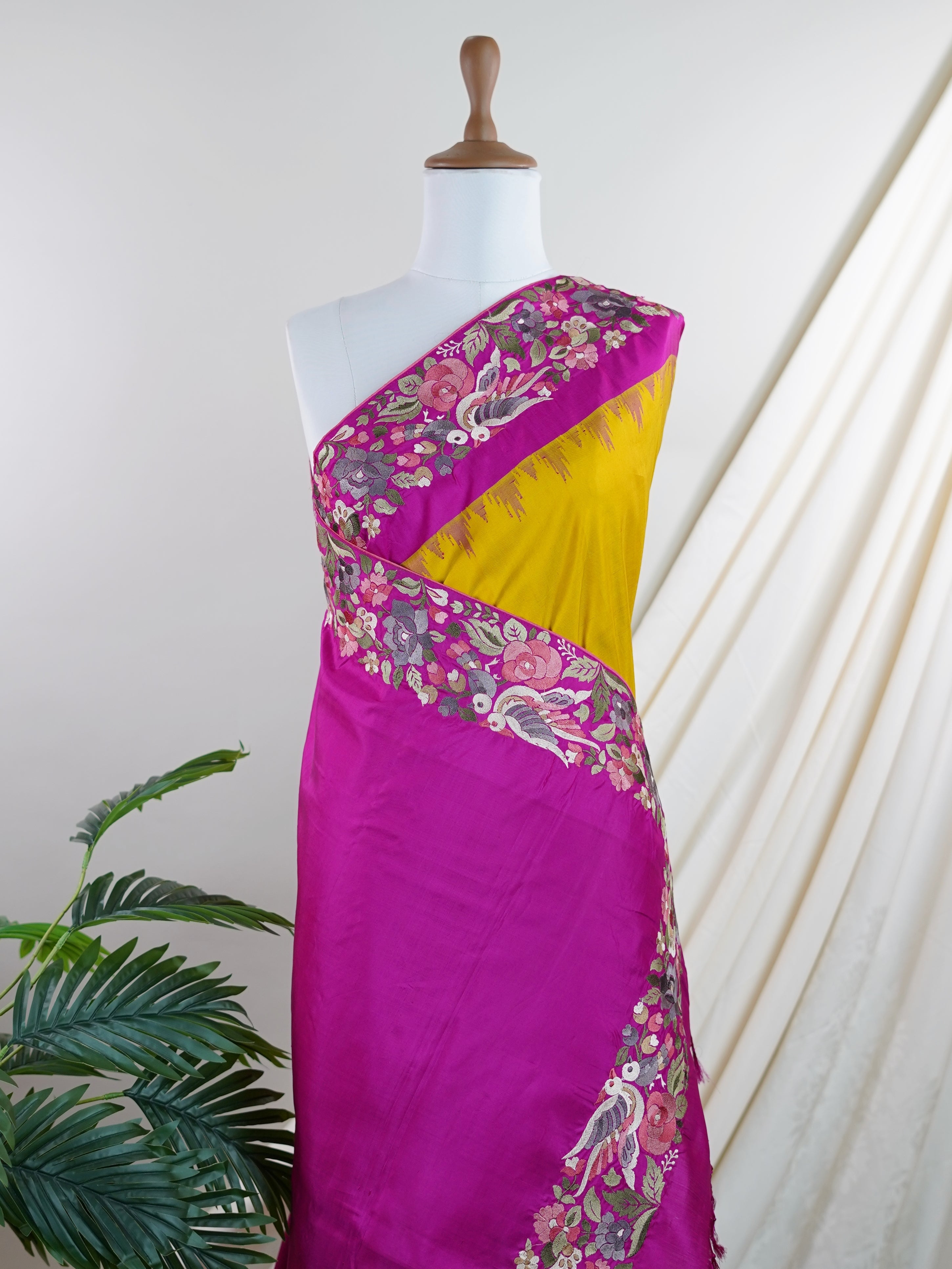 Gadwal Silk Yellow 100% Pure Silk - Manoranjitham Weaves - Handloom Store