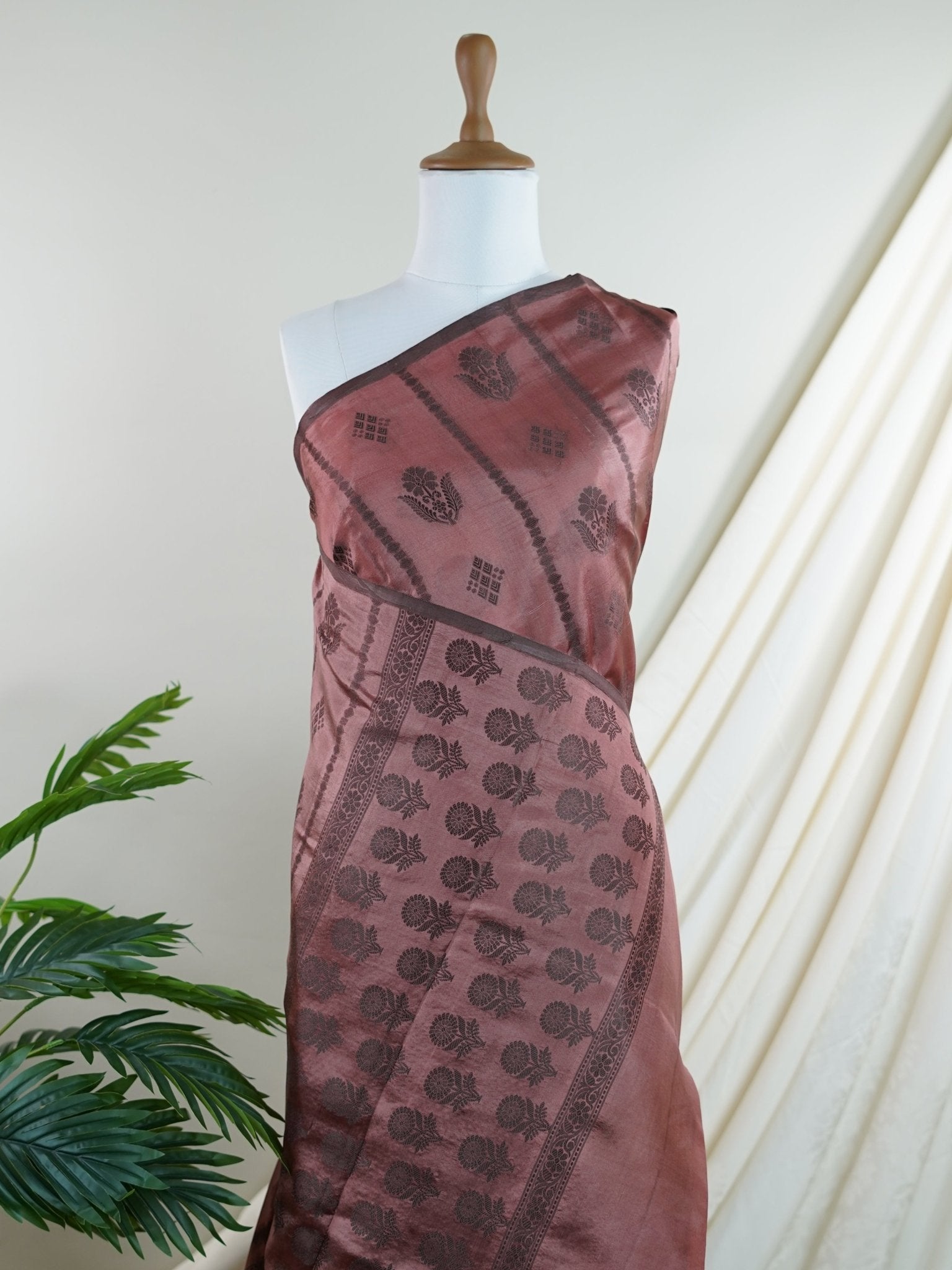 Chiniya Silk Green 100% Pure Silk - Manoranjitham Weaves - Handloom Store