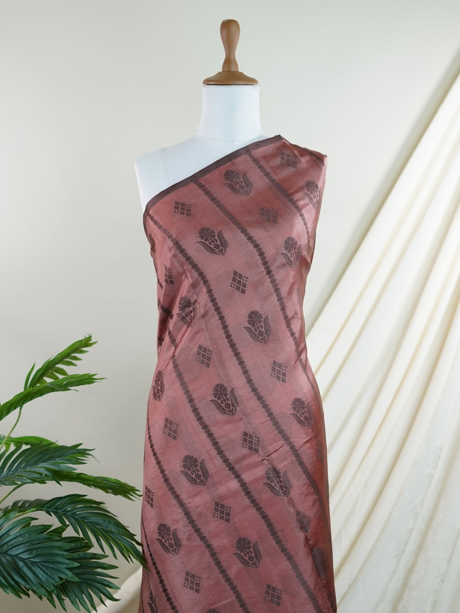 Chiniya Silk Green 100% Pure Silk - Manoranjitham Weaves - Handloom Store