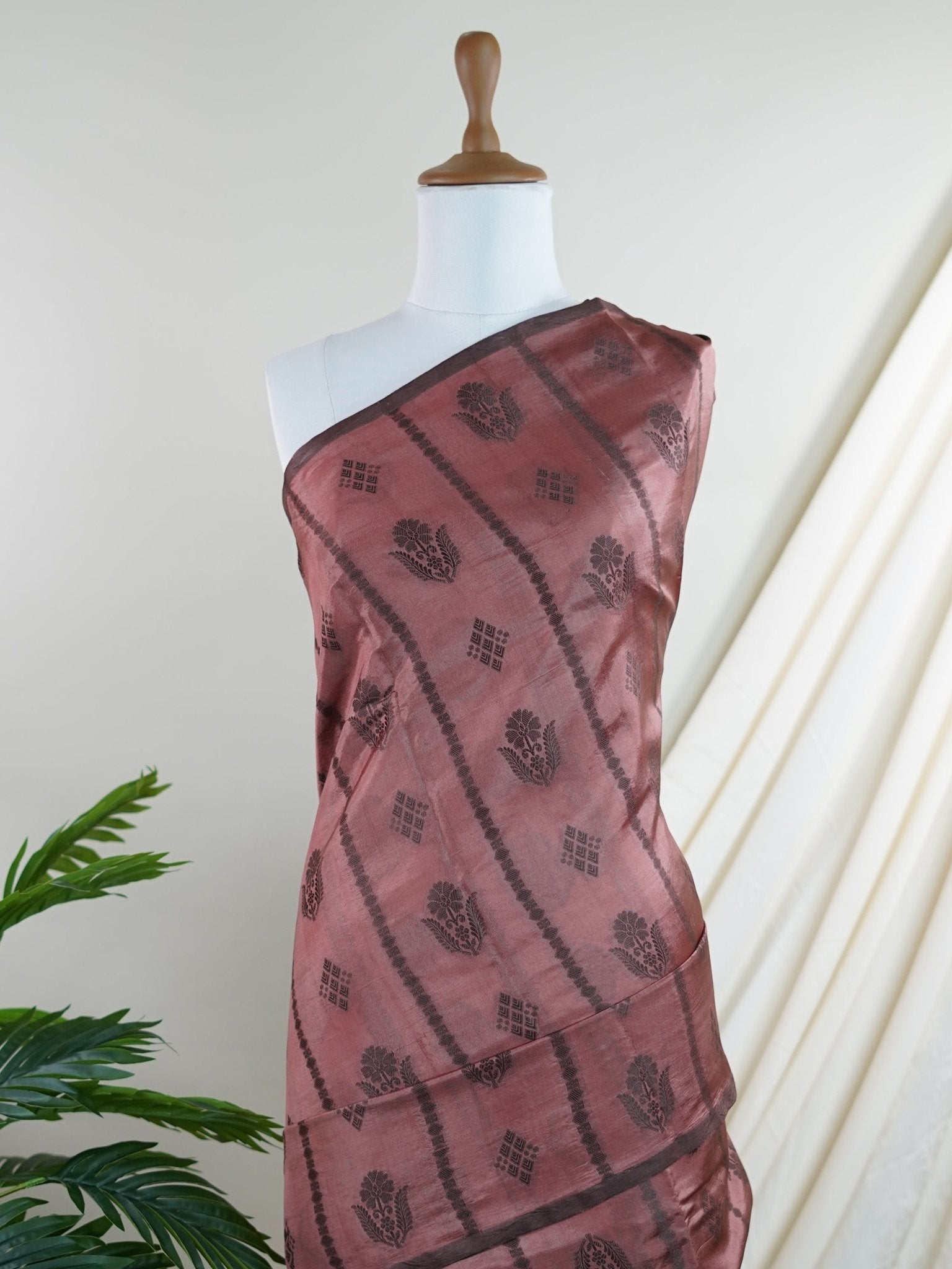 Chiniya Silk Green 100% Pure Silk - Manoranjitham Weaves - Handloom Store