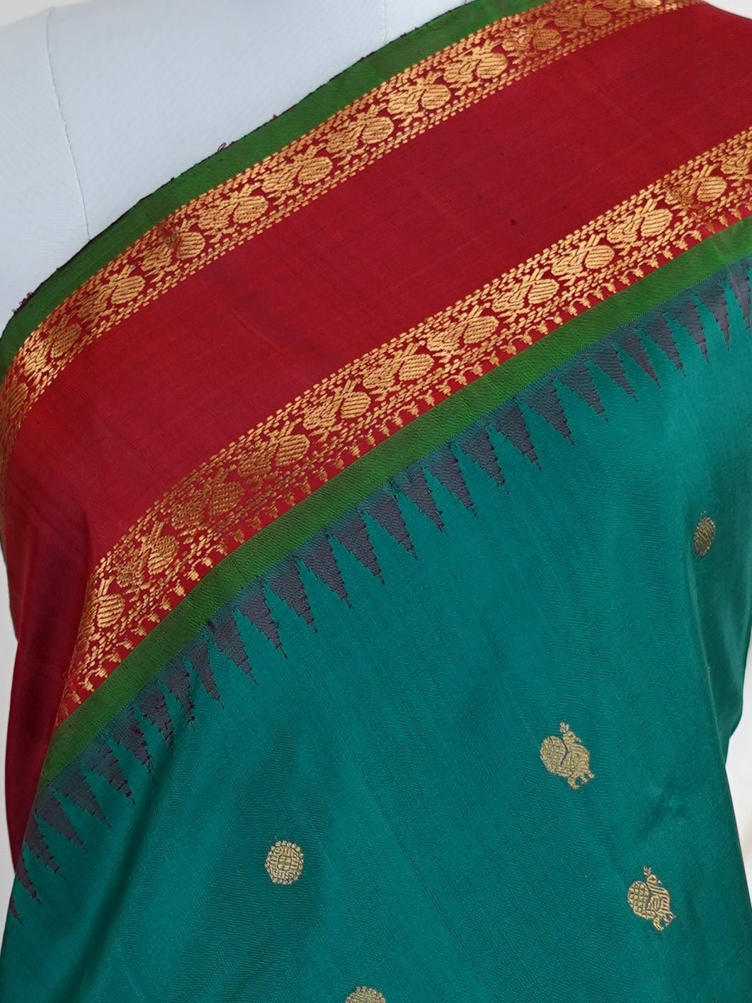 Gadwal Silk Green 100% Pure Silk - Manoranjitham Weaves - Handloom Store