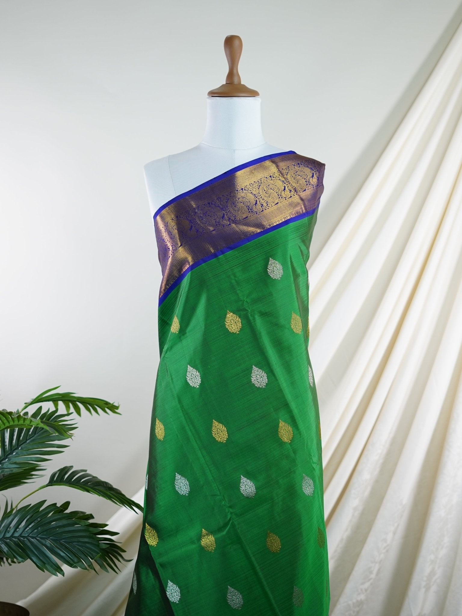 Kanchipuram Silk Blue 100% Pure Silk - Manoranjitham Weaves - Handloom Store