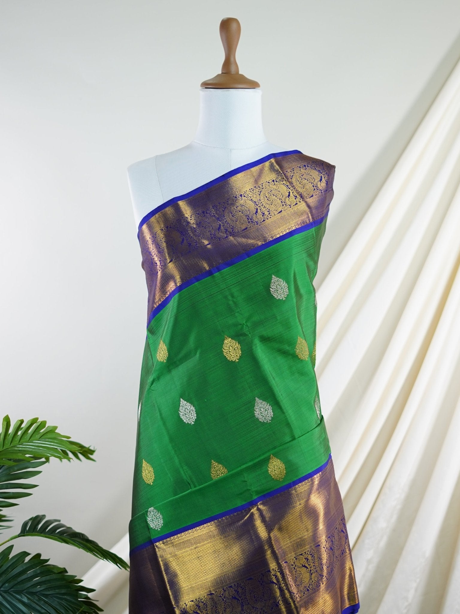 Kanchipuram Silk Blue 100% Pure Silk - Manoranjitham Weaves - Handloom Store