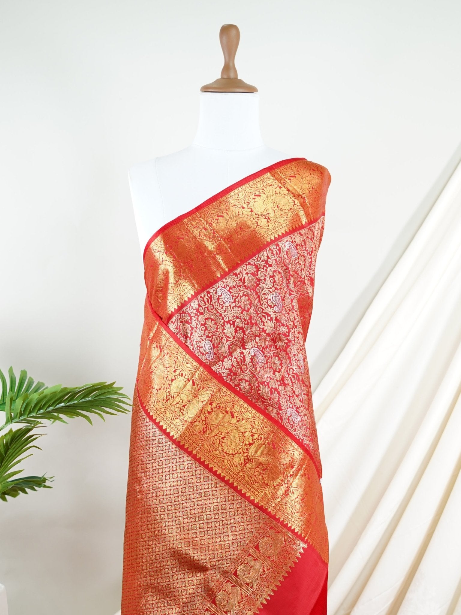 Kanchipuram Silk Dark Orange 100% Pure Silk - Manoranjitham Weaves - Handloom Store