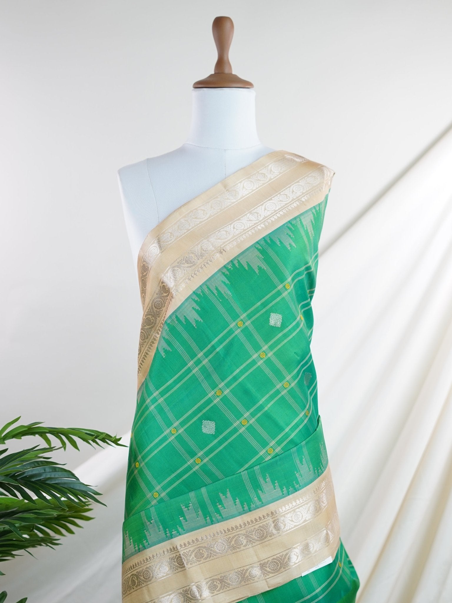 Gadwal Silk 100% Pure Silk - Manoranjitham Weaves - Handloom Store