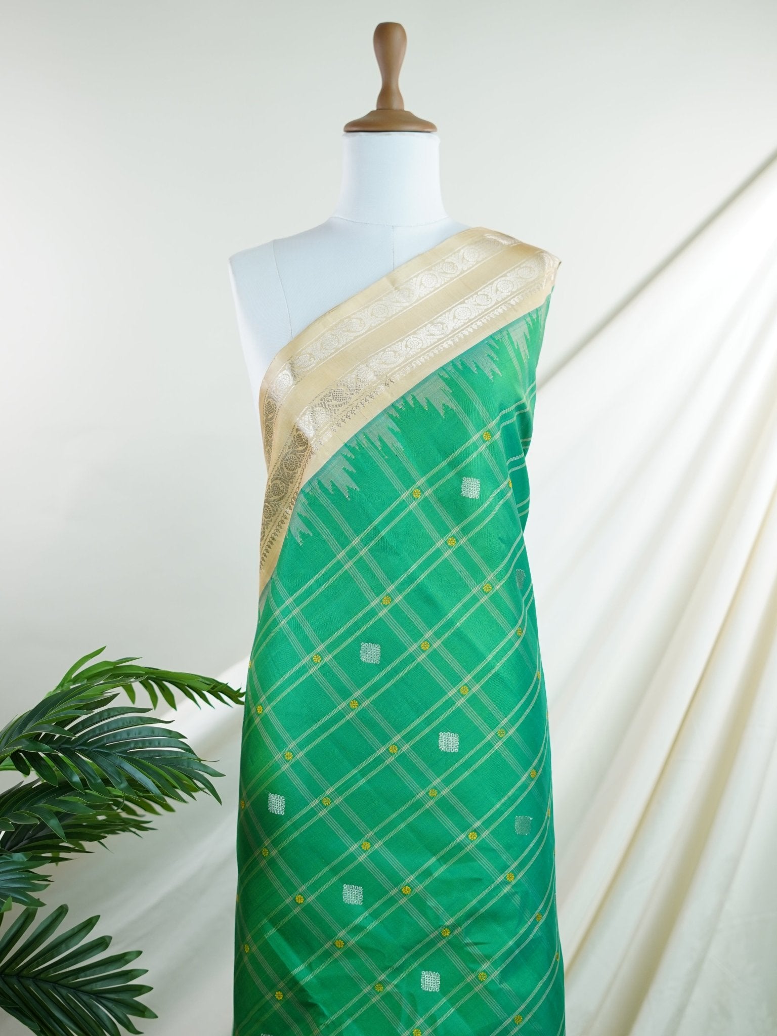 Gadwal Silk 100% Pure Silk - Manoranjitham Weaves - Handloom Store