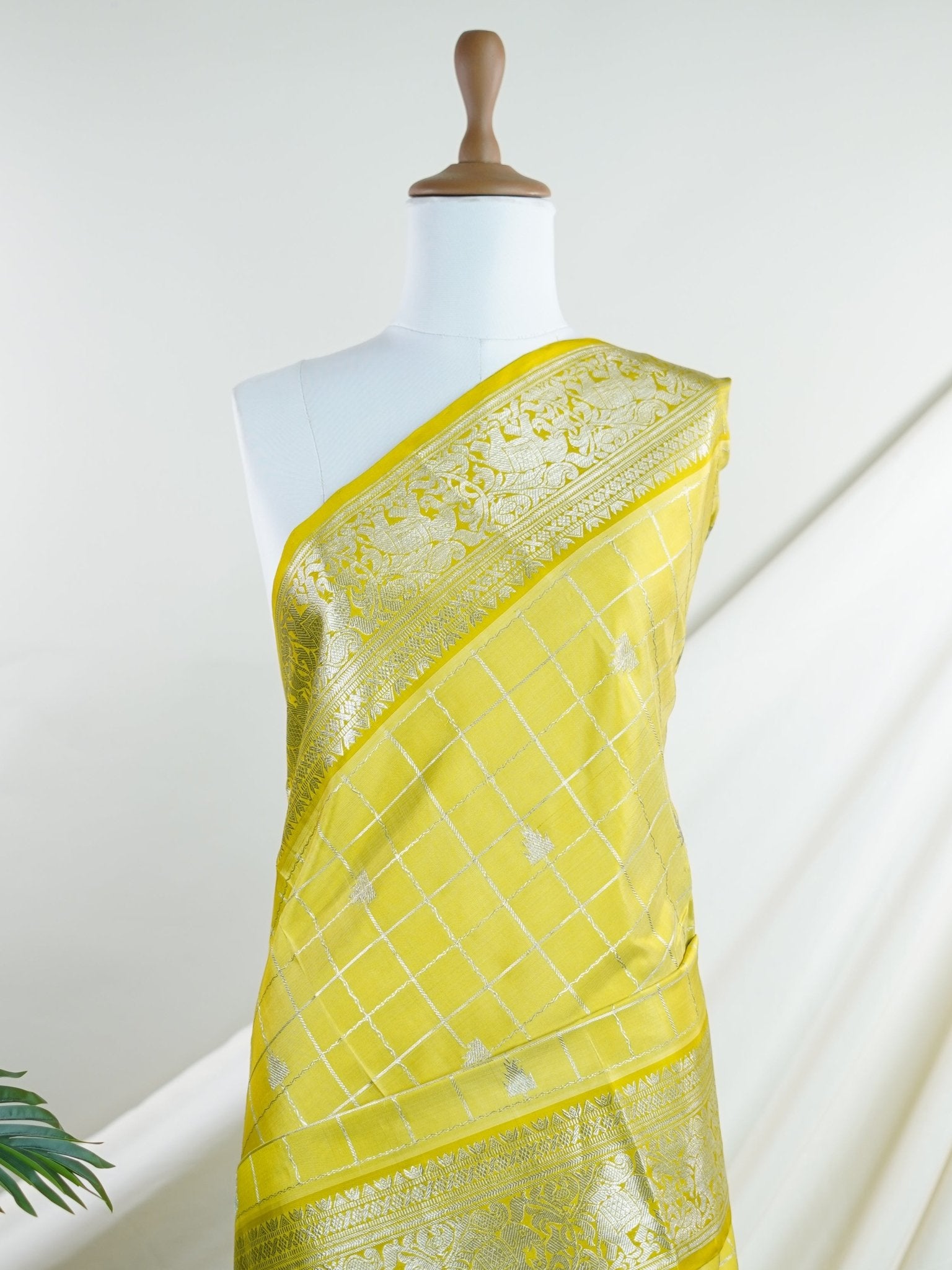 Venkatagiri Silk 100% Pure Silk - Manoranjitham Weaves - Handloom Store