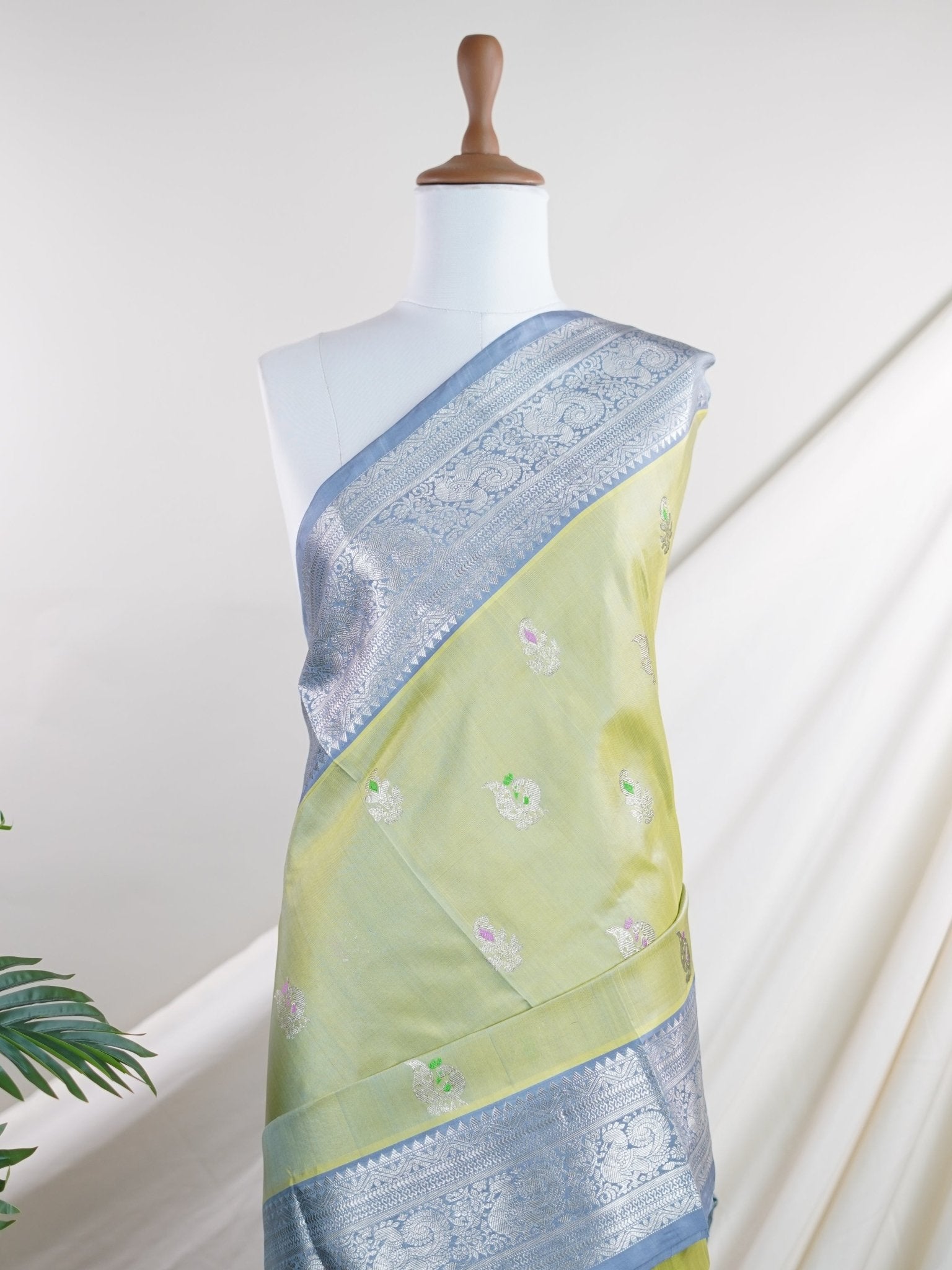 Venkatagiri Silk 100% Pure Silk - Manoranjitham Weaves - Handloom Store