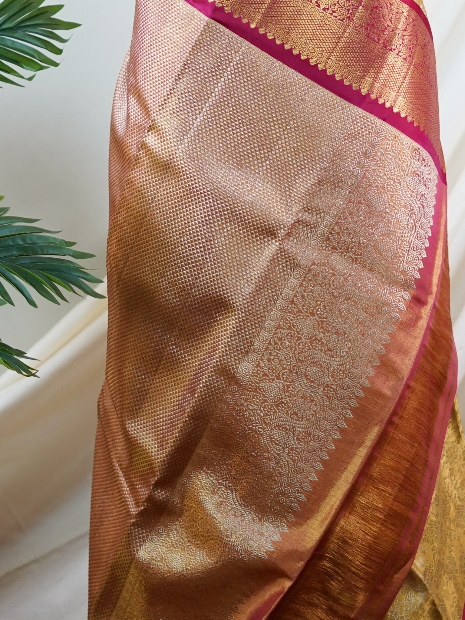 Kanchipuram Silk Gold 100% Pure Silk - Manoranjitham Weaves - Handloom Store