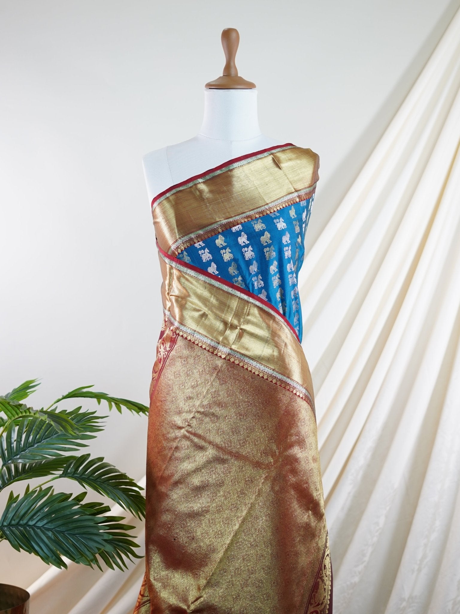 Kanchipuram Silk Blue 100% Pure Silk - Manoranjitham Weaves - Handloom Store