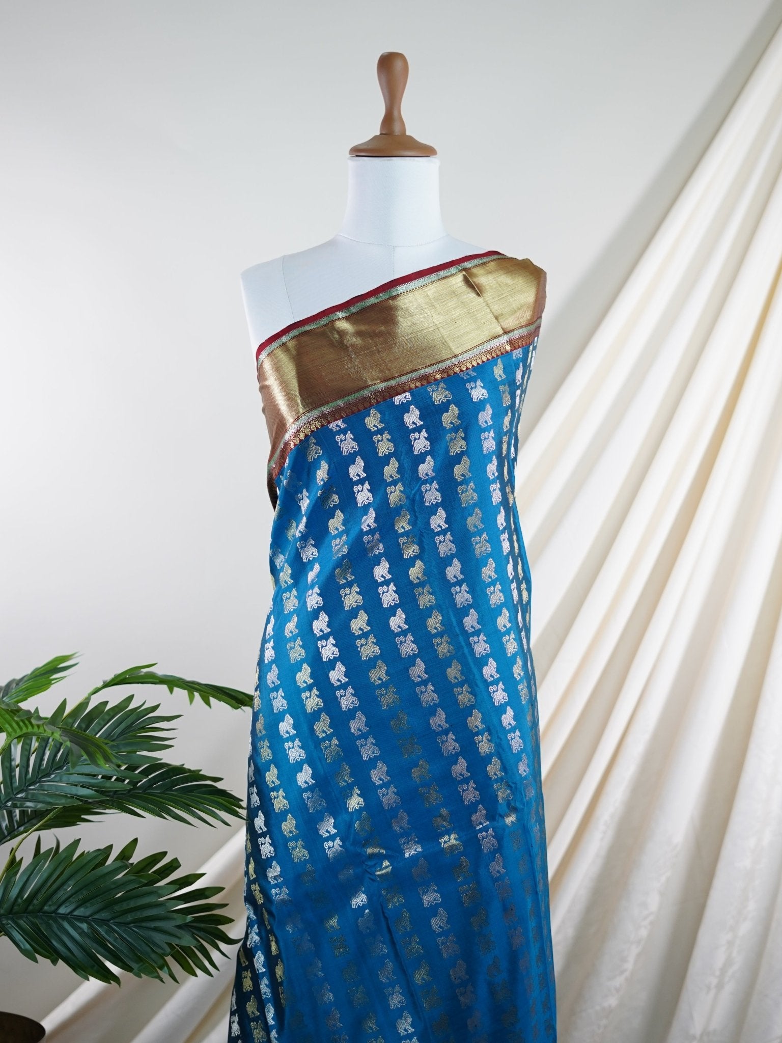 Kanchipuram Silk Blue 100% Pure Silk - Manoranjitham Weaves - Handloom Store