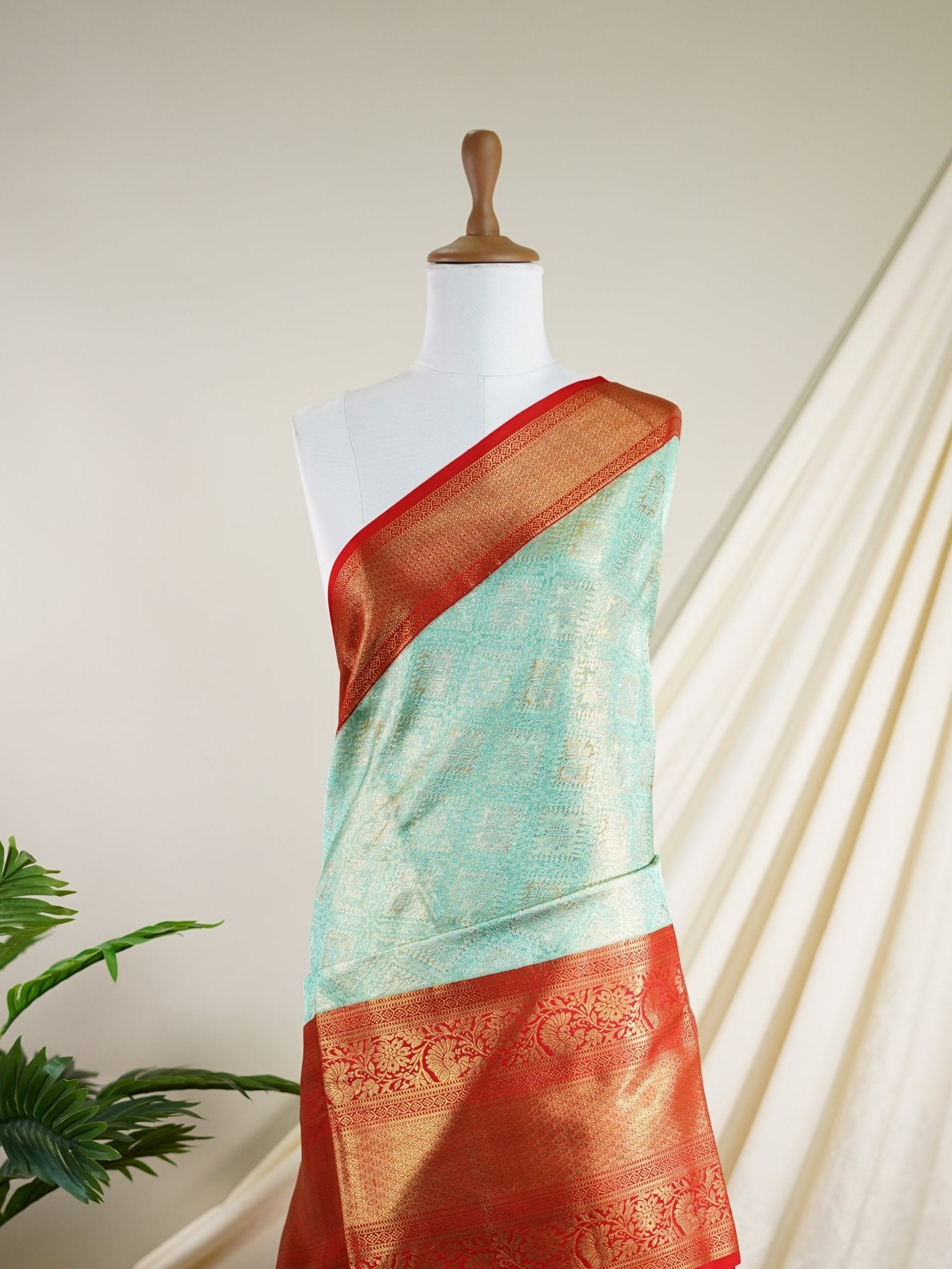 Kanchipuram Silk Green 100% Pure Silk - Manoranjitham Weaves - Handloom Store