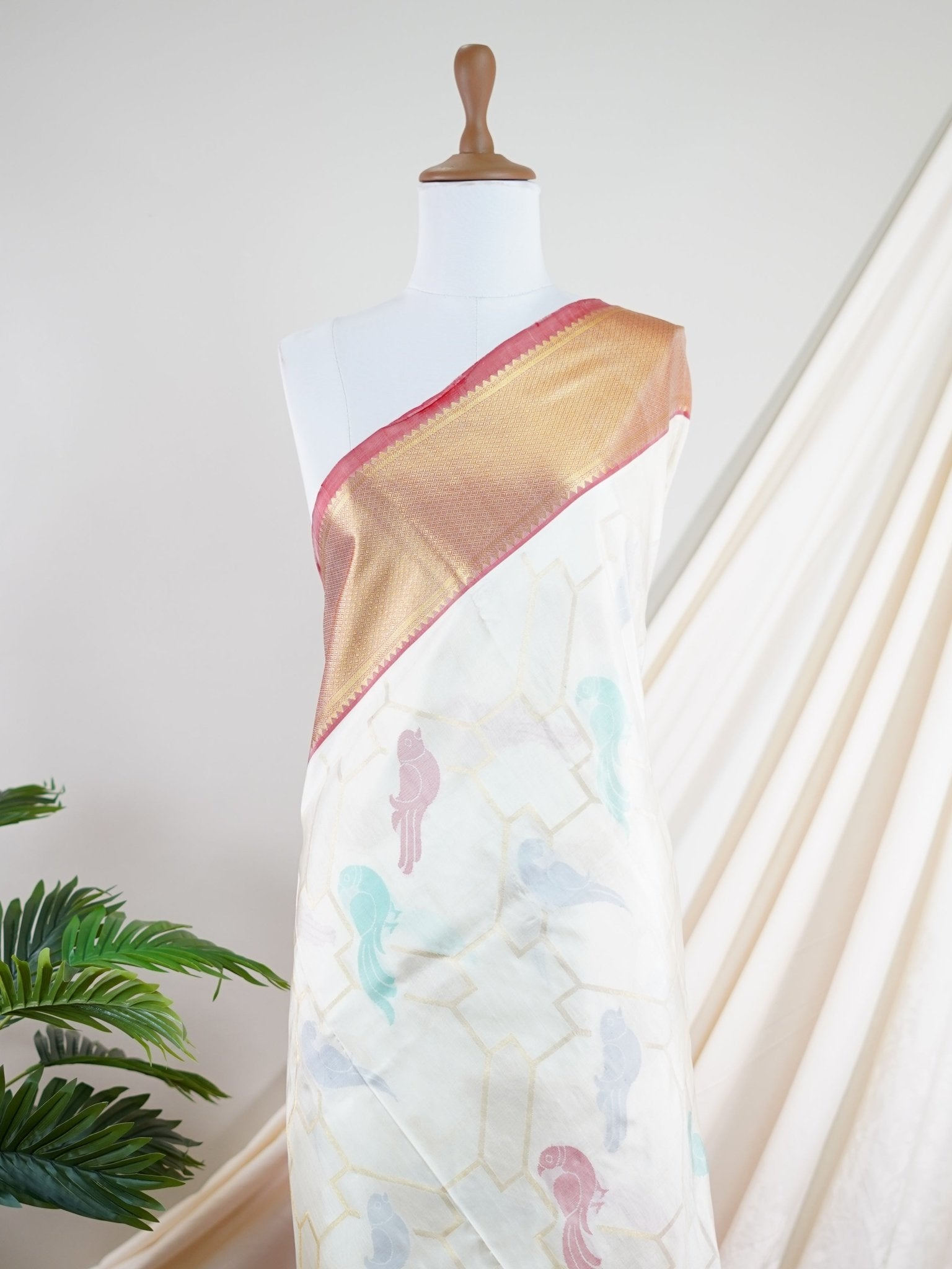 Venkatagiri Silk White 100% Pure Silk - Manoranjitham Weaves - Handloom Store