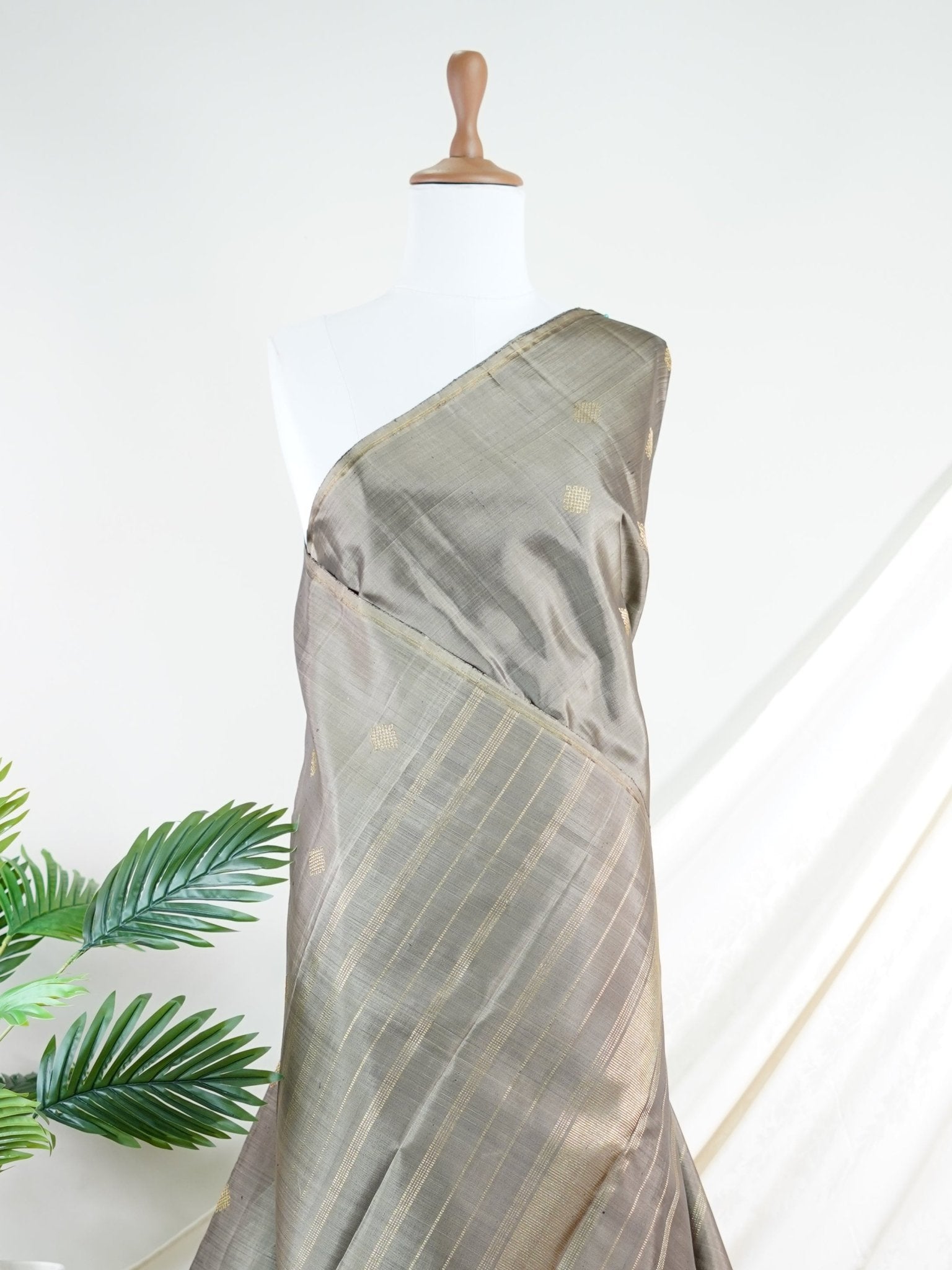 Kanchipuram Silk Grey 100% Pure Silk - Manoranjitham Weaves - Handloom Store