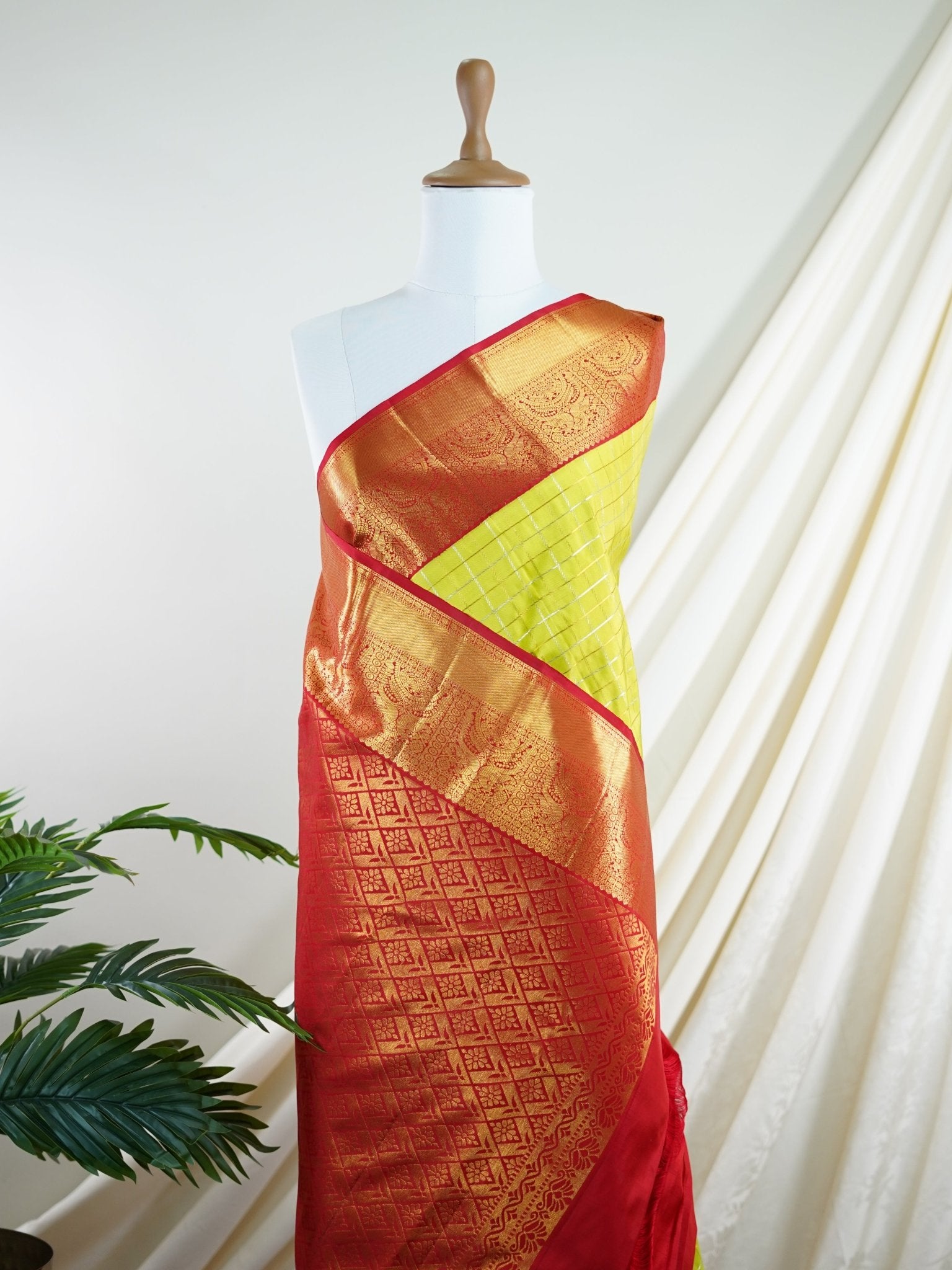 Kanchipuram Silk Green 100% Pure Silk - Manoranjitham Weaves - Handloom Store