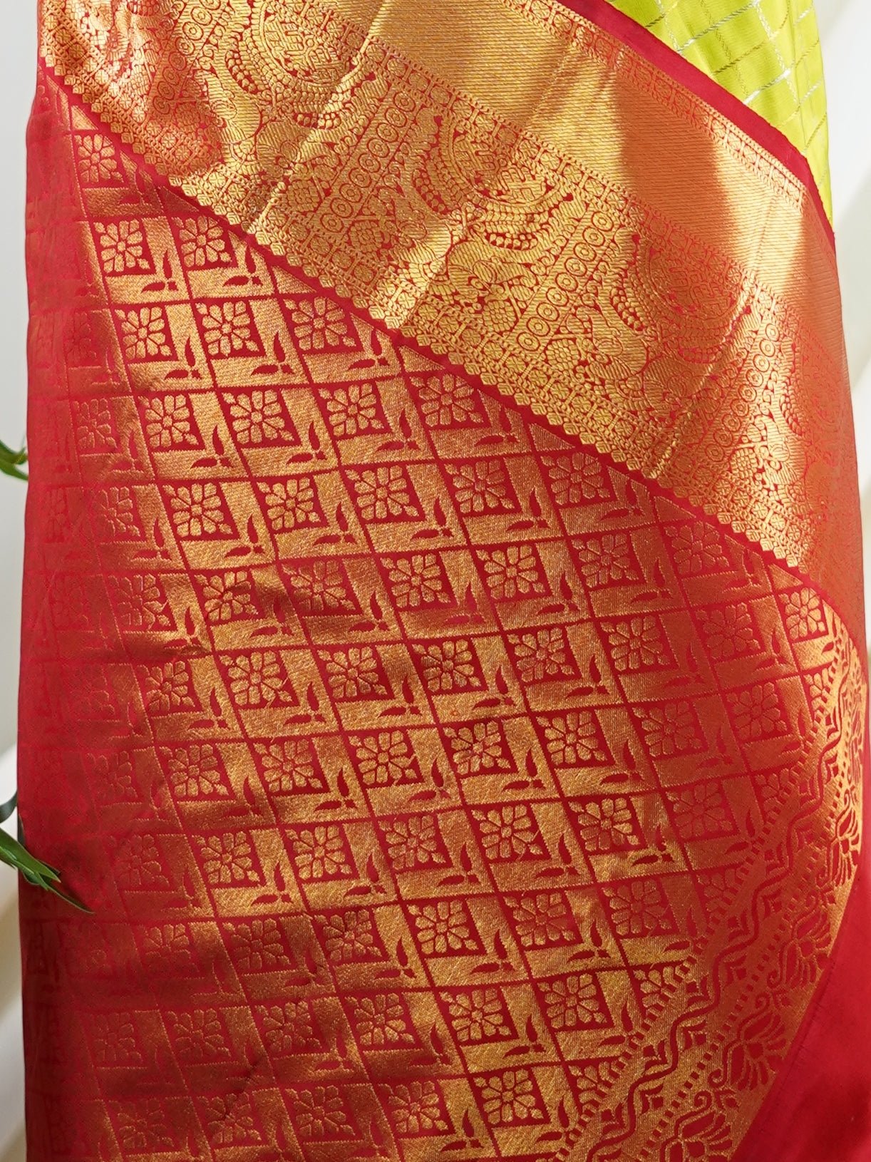 Kanchipuram Silk Green 100% Pure Silk - Manoranjitham Weaves - Handloom Store