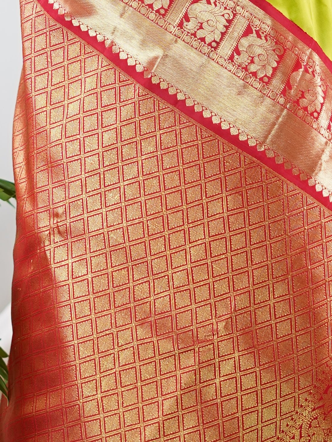 Kanchipuram Silk Green 100% Pure Silk - Manoranjitham Weaves - Handloom Store