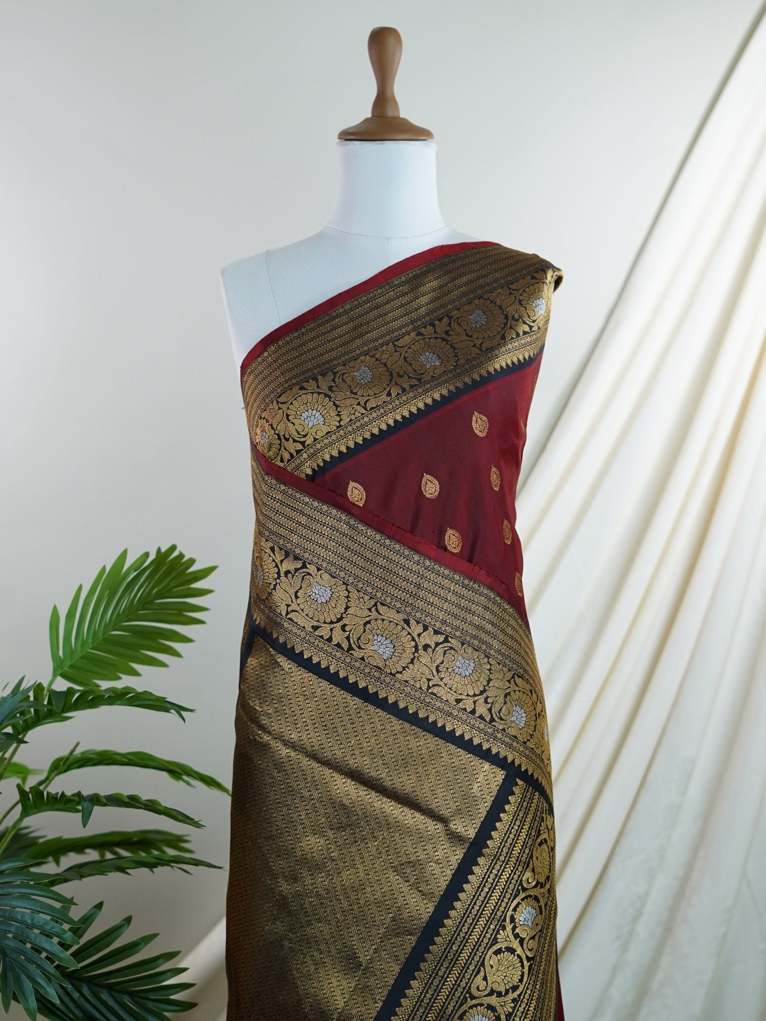 Gadwal Silk 100% Pure Silk - Manoranjitham Weaves - Handloom Store
