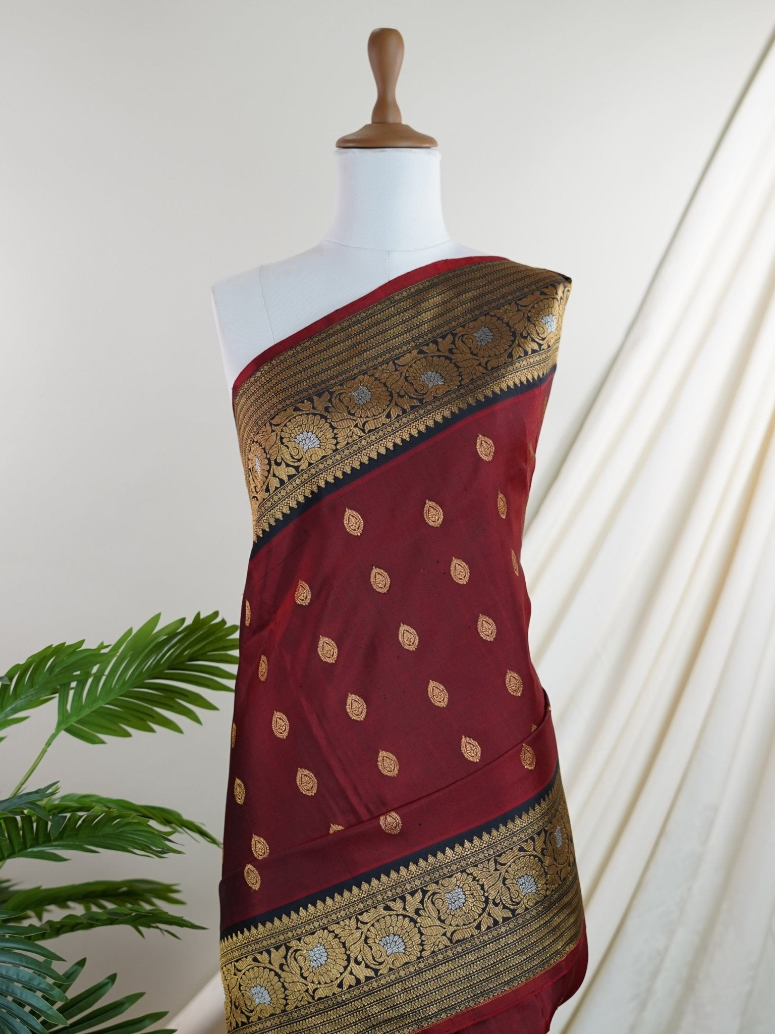 Gadwal Silk 100% Pure Silk - Manoranjitham Weaves - Handloom Store