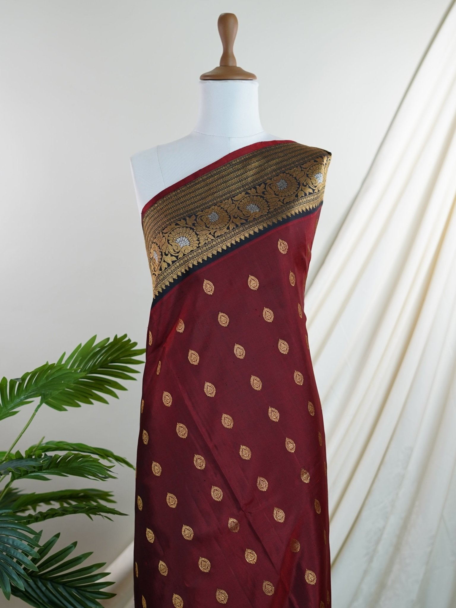 Gadwal Silk 100% Pure Silk - Manoranjitham Weaves - Handloom Store