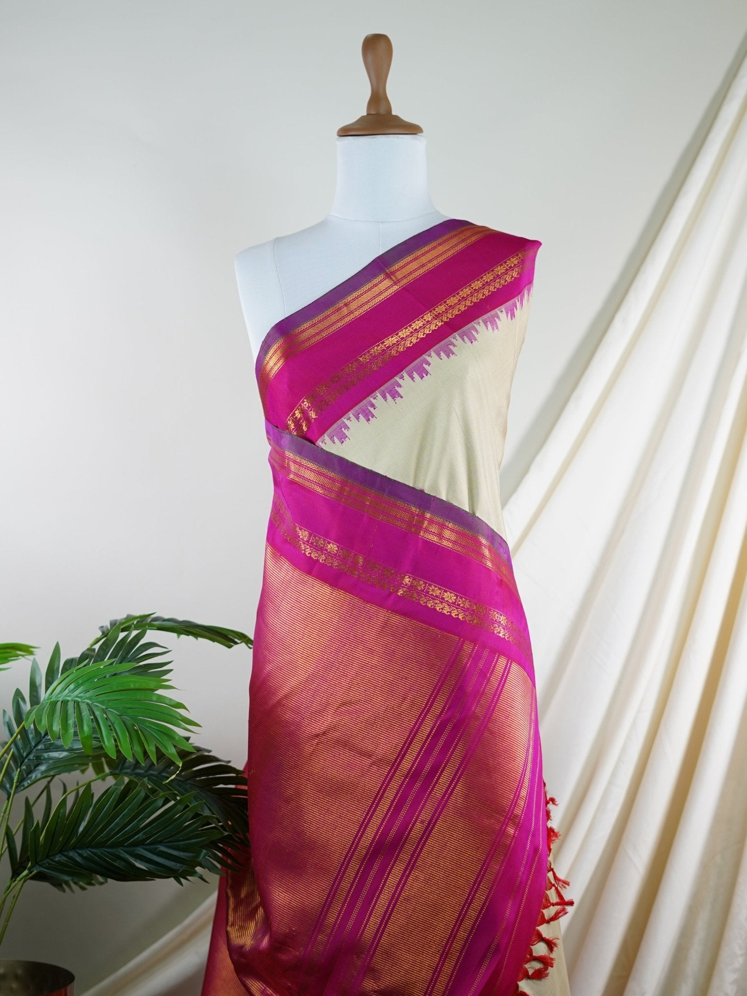 Gadwal Silk 100% Pure Silk - Manoranjitham Weaves - Handloom Store