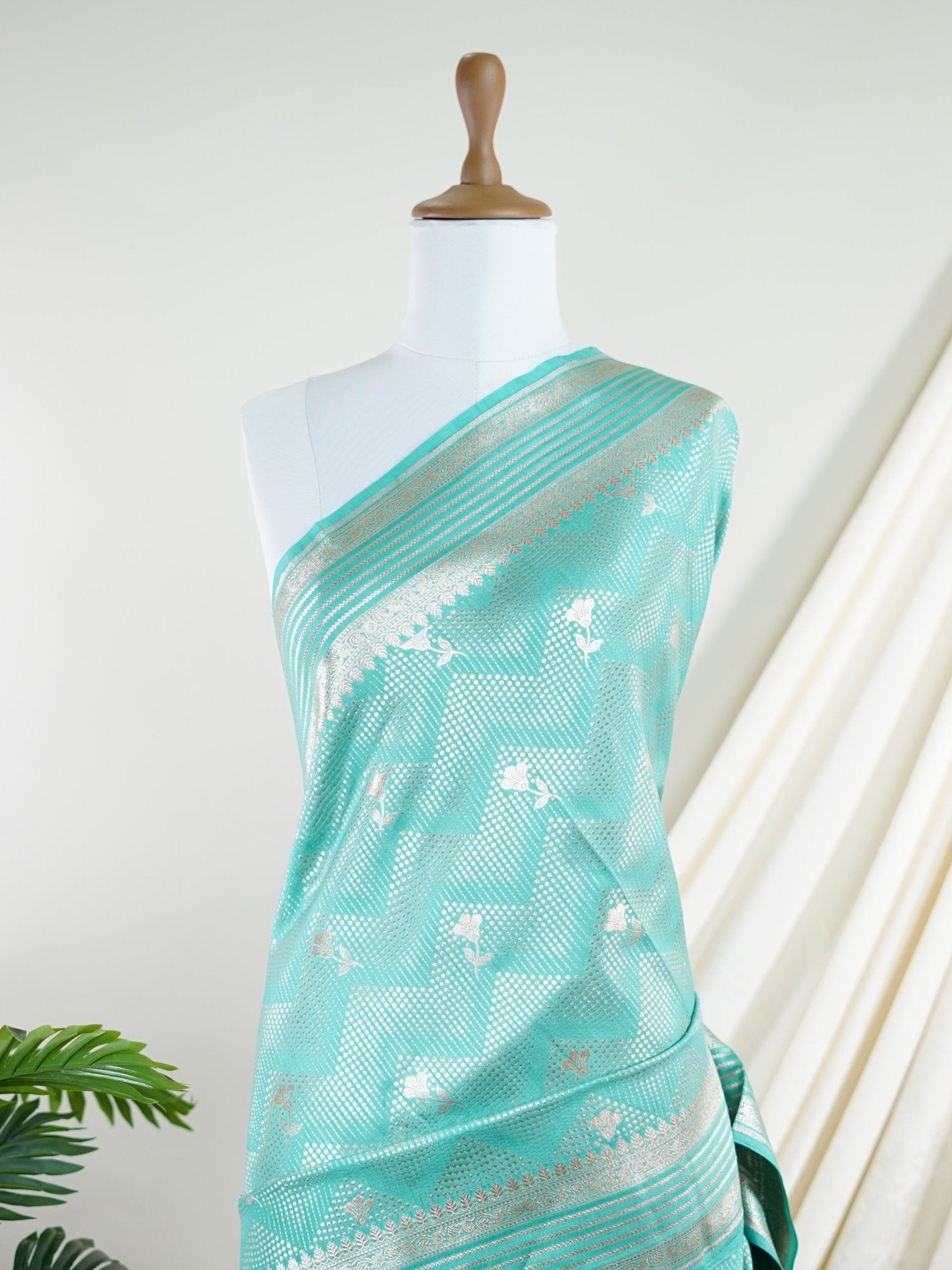 Chiniya Silk Green 100% Pure Katan Soft Silk - Manoranjitham Weaves - Handloom Store