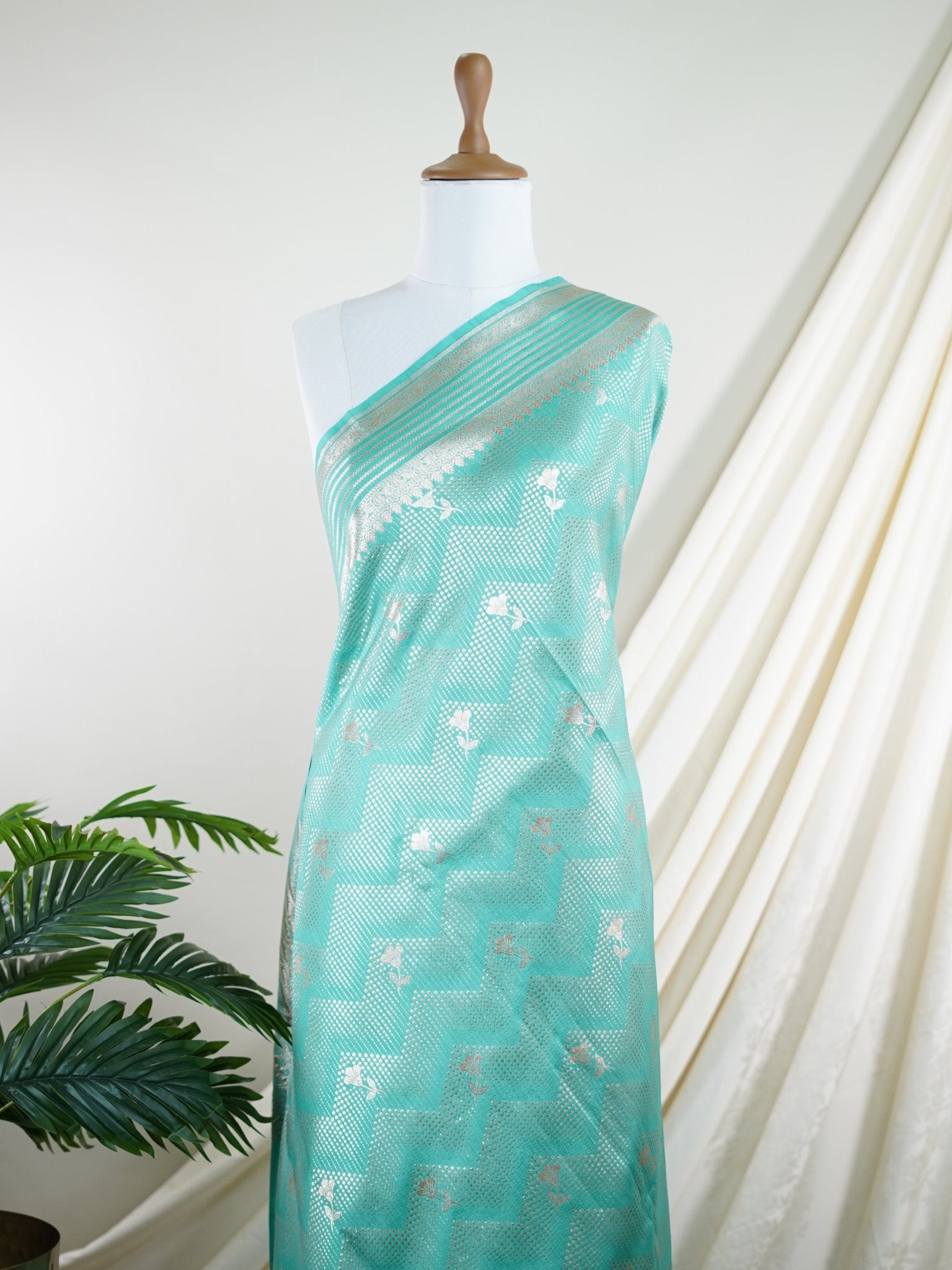 Chiniya Silk Green 100% Pure Katan Soft Silk - Manoranjitham Weaves - Handloom Store