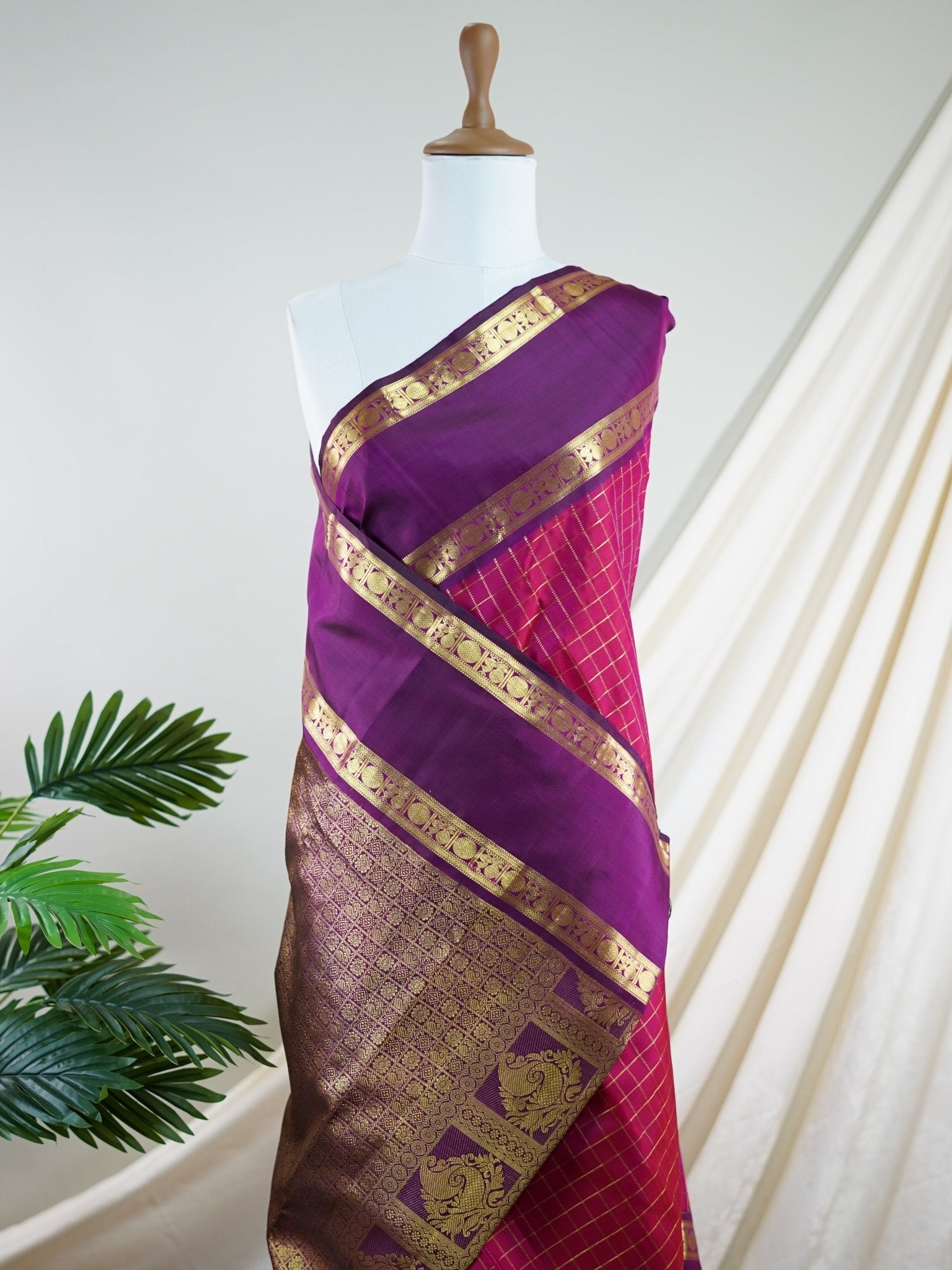 Kanchipuram Silk Pinkish Red 100% Pure Silk - Manoranjitham Weaves - Handloom Store