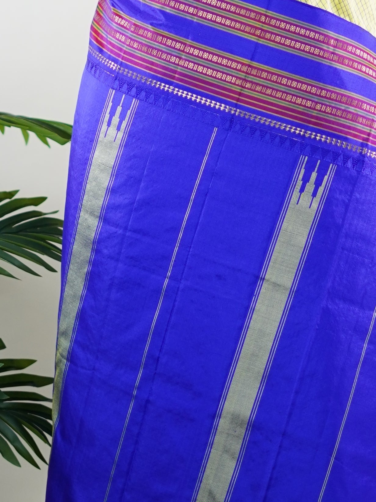 Narayanpet Pista Green 100% Pure Silk - Manoranjitham Weaves - Handloom Store
