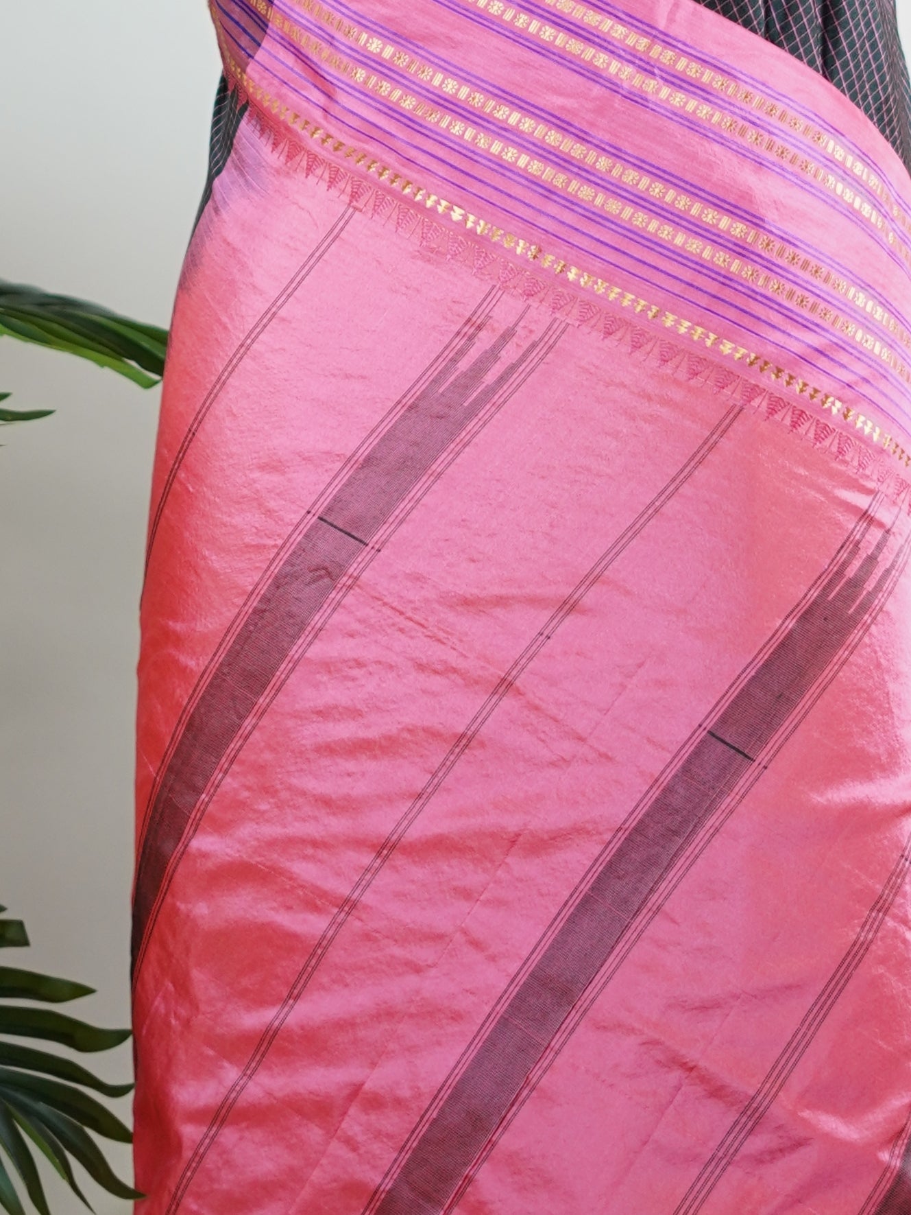 Narayanpet Black 100% Pure Silk - Manoranjitham Weaves - Handloom Store