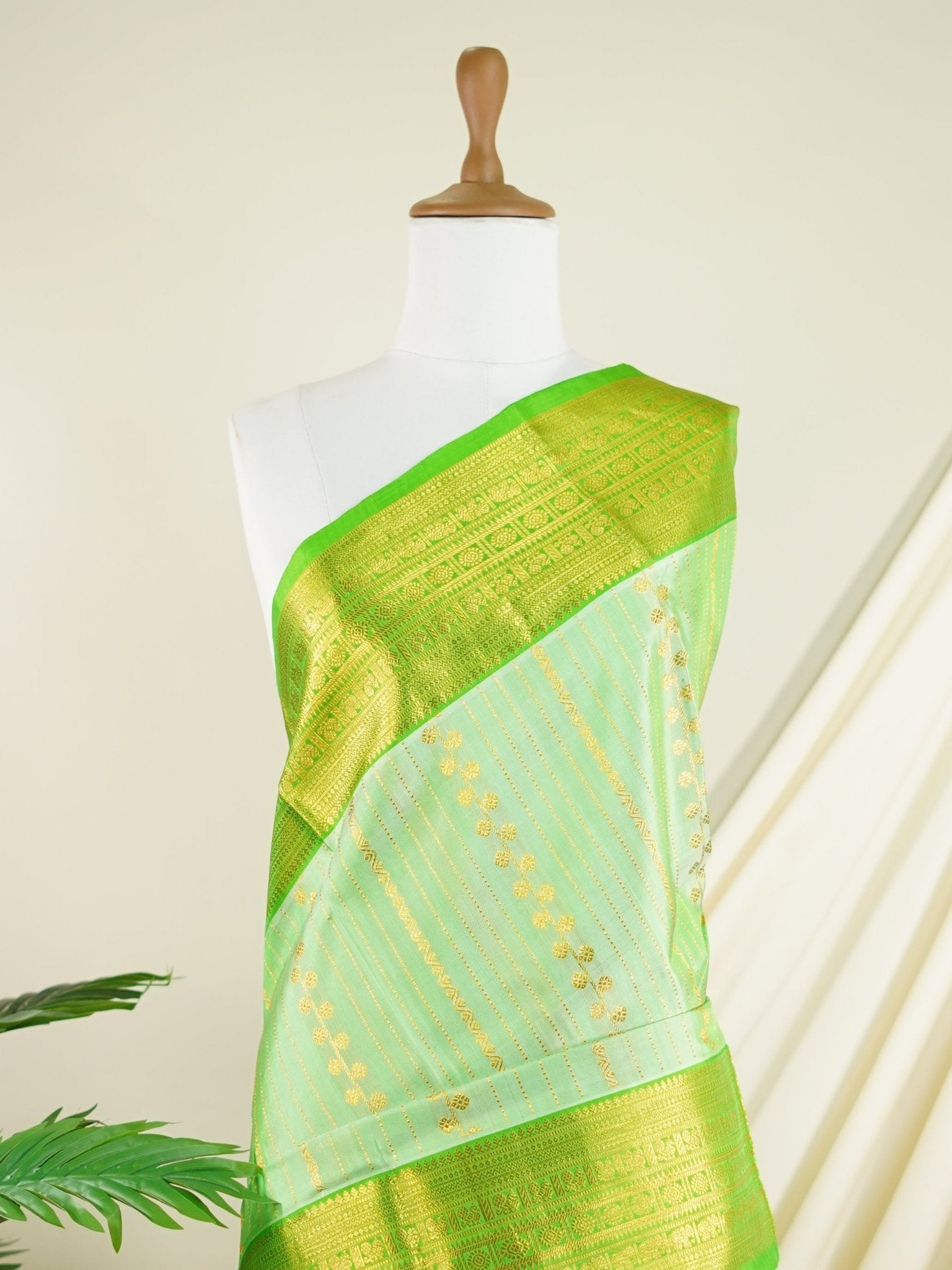 Venkatagiri Silk Creamish Green 100% Pure Silk - Manoranjitham Weaves - Handloom Store