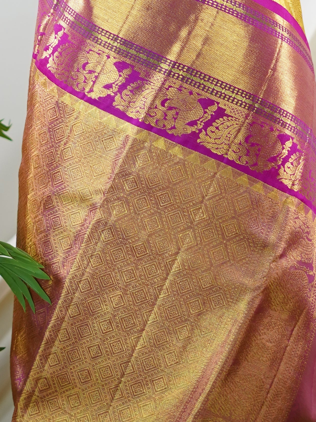 Kanchipuram Silk Gold 100% Pure Silk - Manoranjitham Weaves - Handloom Store