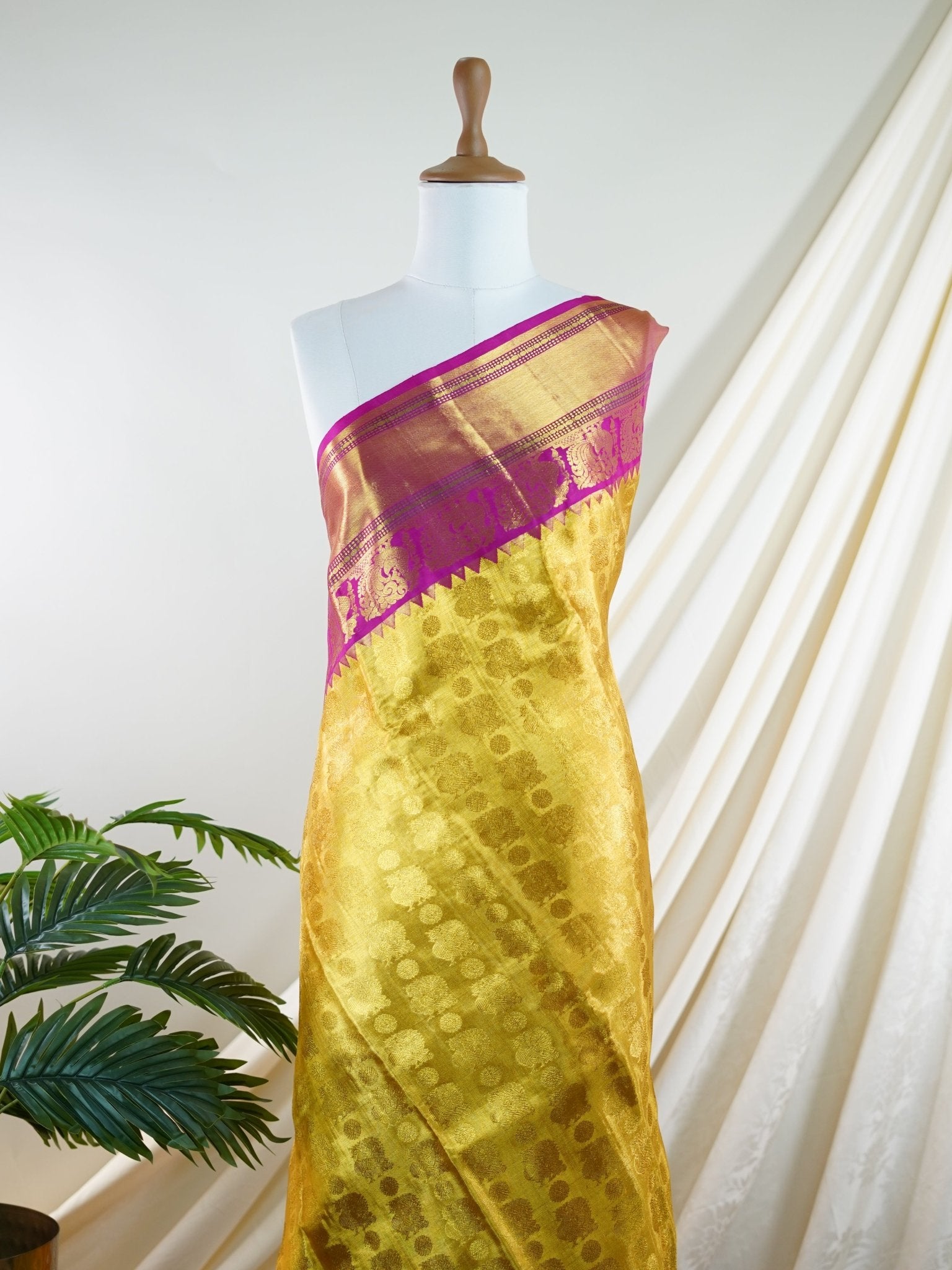 Kanchipuram Silk Gold 100% Pure Silk - Manoranjitham Weaves - Handloom Store