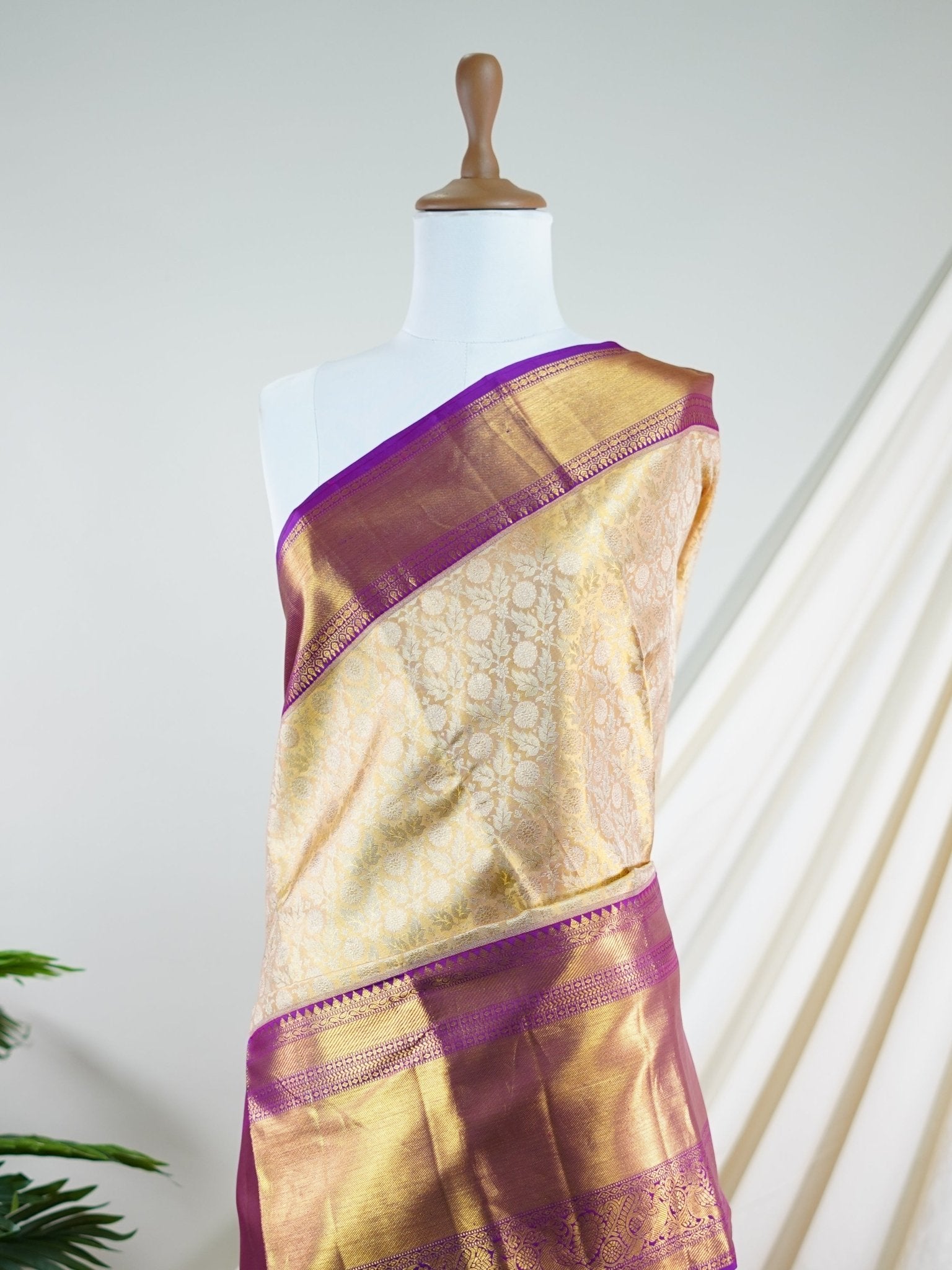 Kanchipuram Silk Gold 100% Pure Silk - Manoranjitham Weaves - Handloom Store