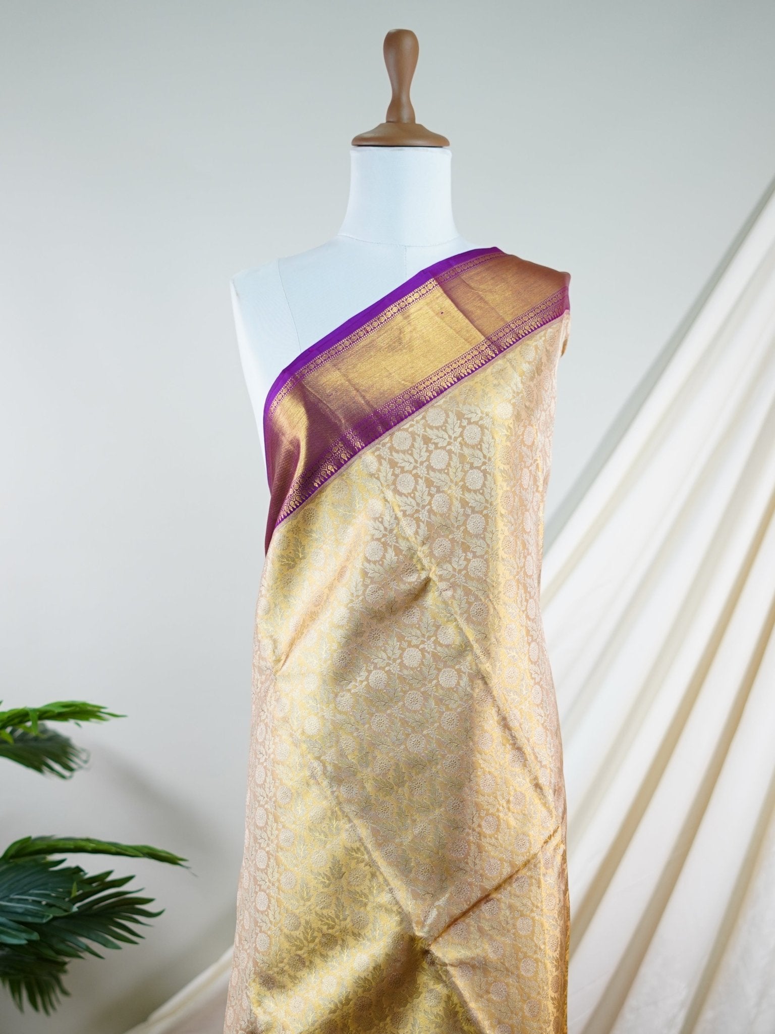 Kanchipuram Silk Gold 100% Pure Silk - Manoranjitham Weaves - Handloom Store