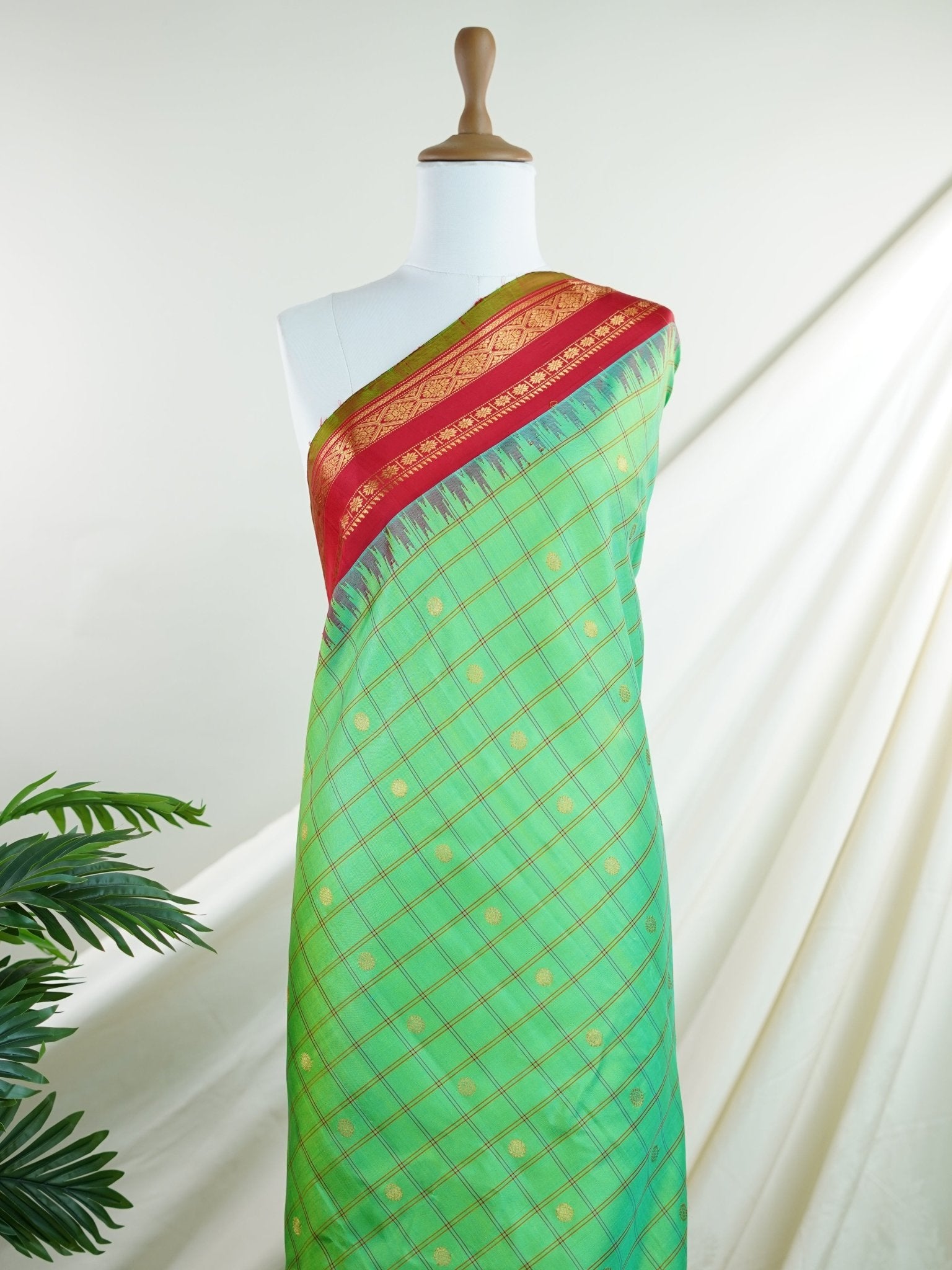 Gadwal Silk 100% Pure Silk - Manoranjitham Weaves - Handloom Store