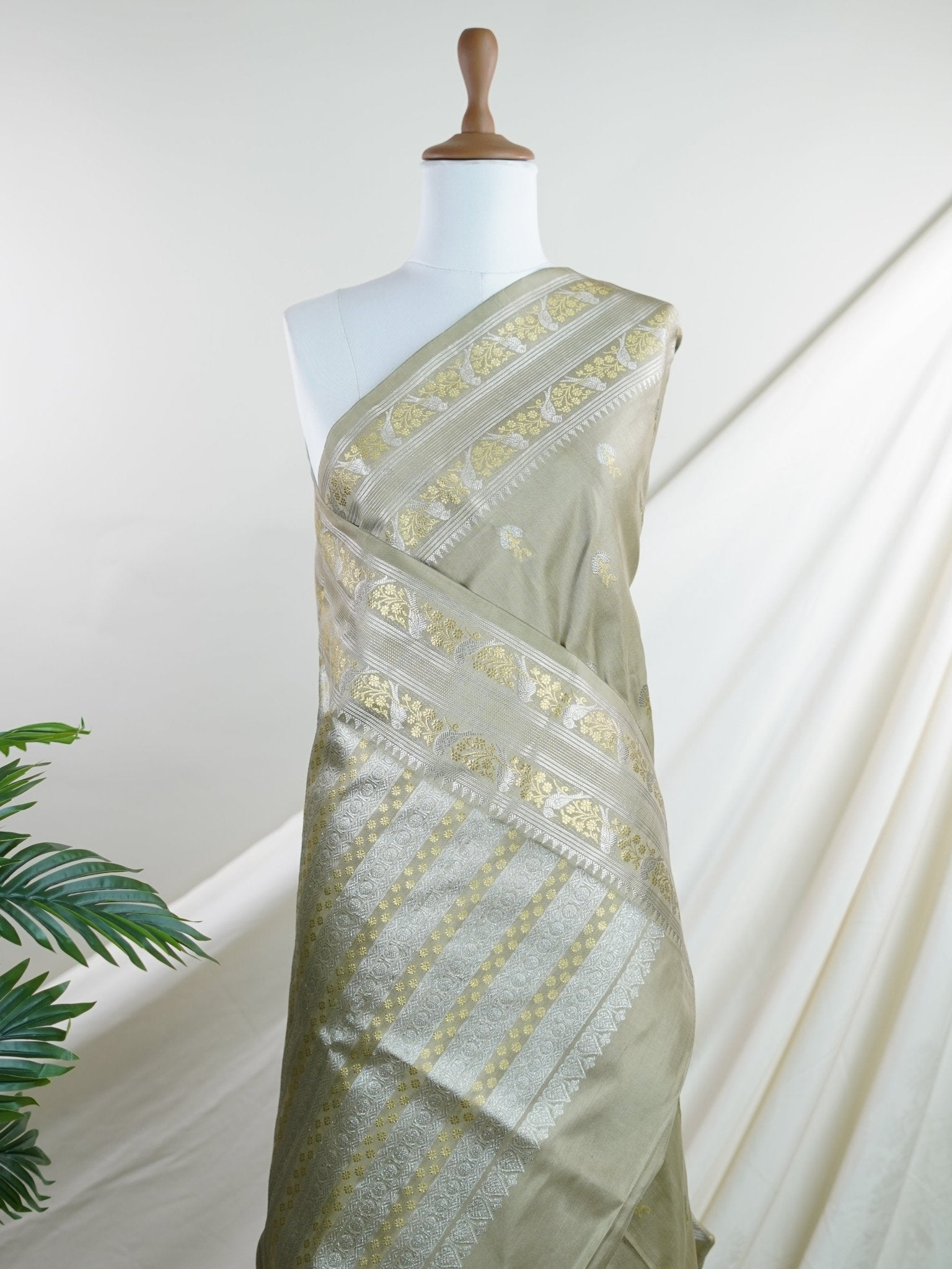 Venkatagiri Silk 100% Pure Silk - Manoranjitham Weaves - Handloom Store