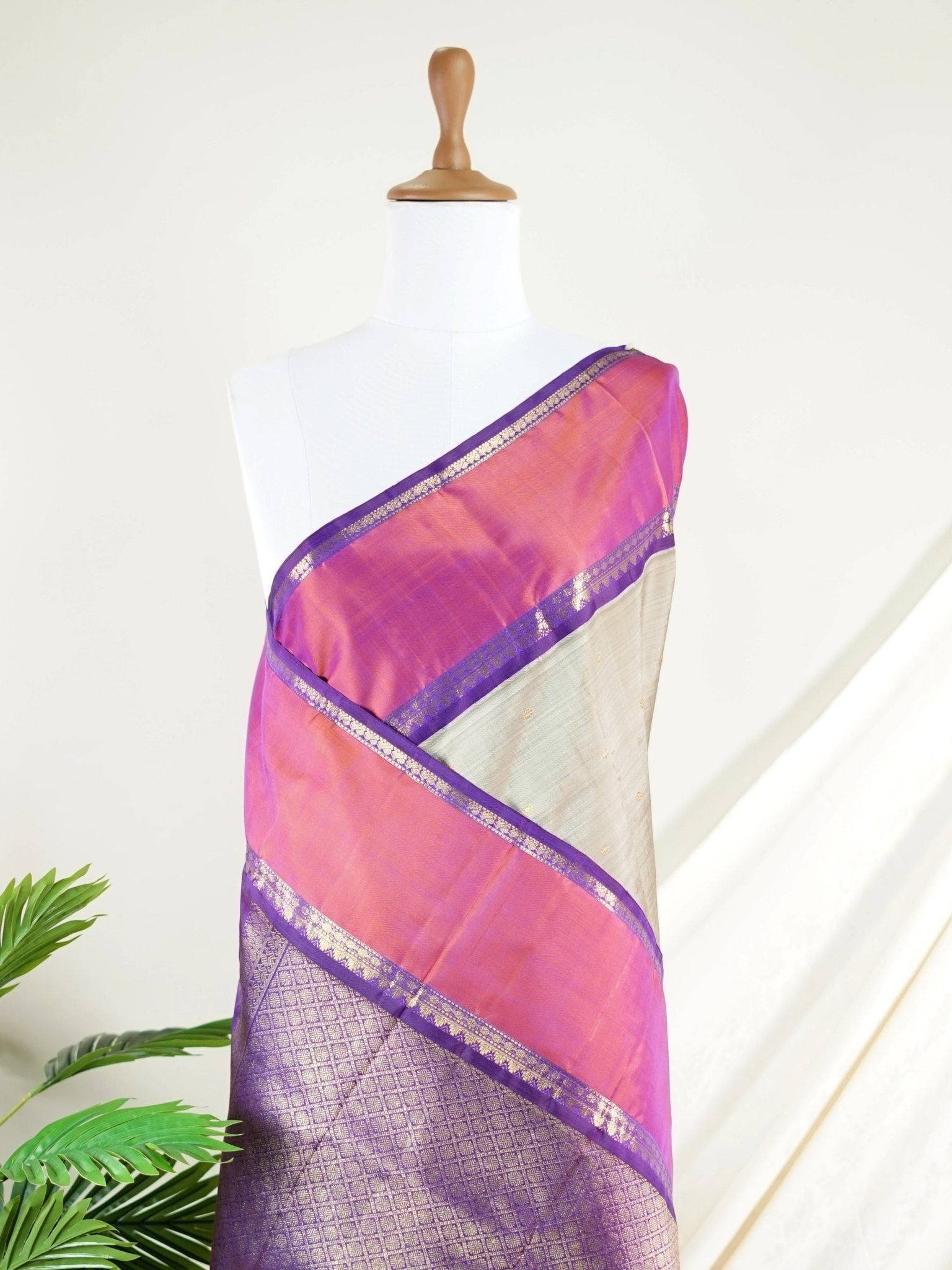 Kanchipuram Silk Grey 100% Pure Silk - Manoranjitham Weaves - Handloom Store