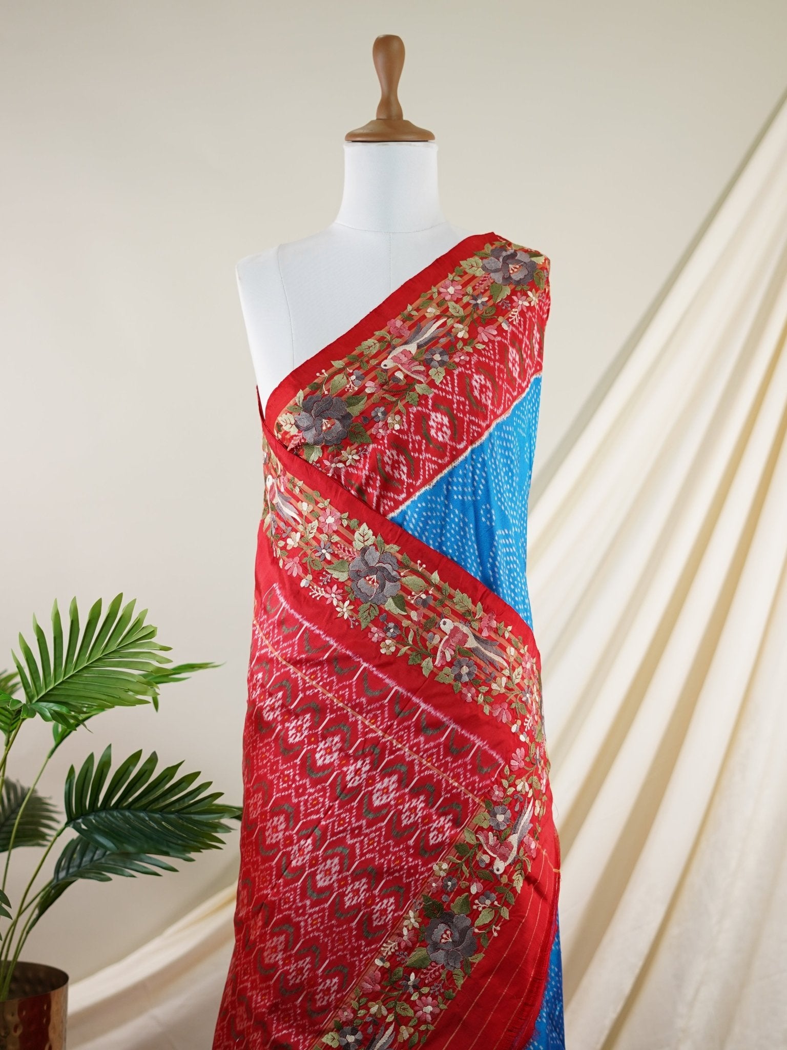 Pochampally Blue 100% Pure Silk - Manoranjitham Weaves - Handloom Store