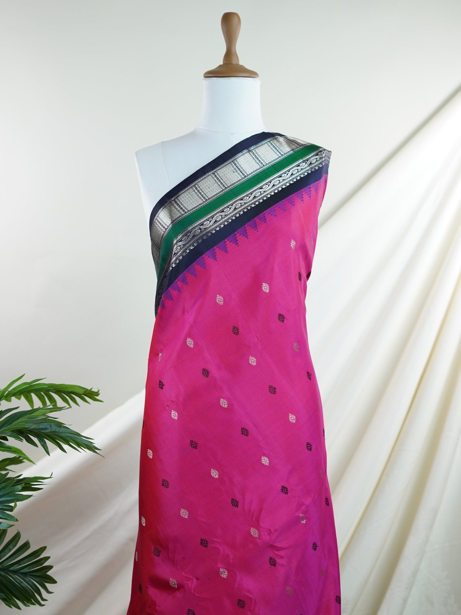 Gadwal Silk 100% Pure Silk - Manoranjitham Weaves - Handloom Store